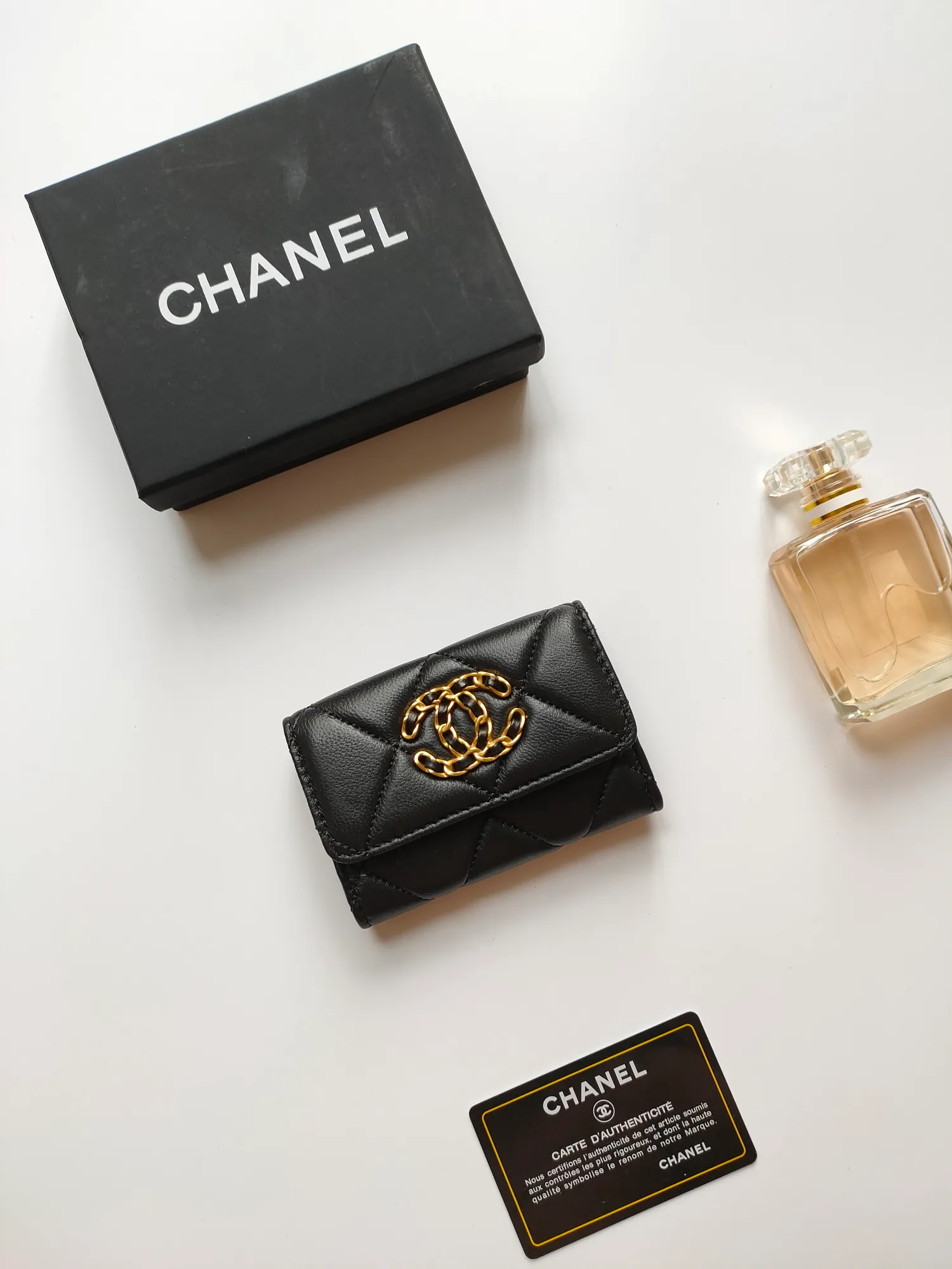 💰120💰CHANEL New Flap Coin Purse [Color][Color][Color] This year’s latest logo is paired with a large rhombus, using imported lambskin and retro hardware...❤️This card holder has a large capacity. It can hold about 1,000 yuan at a 20% discount of 100 yuan, and it can also hold 2.3 cards. ❤️❤️❤️It is very practical! Model number AP3600 size 11*8.5*3cm