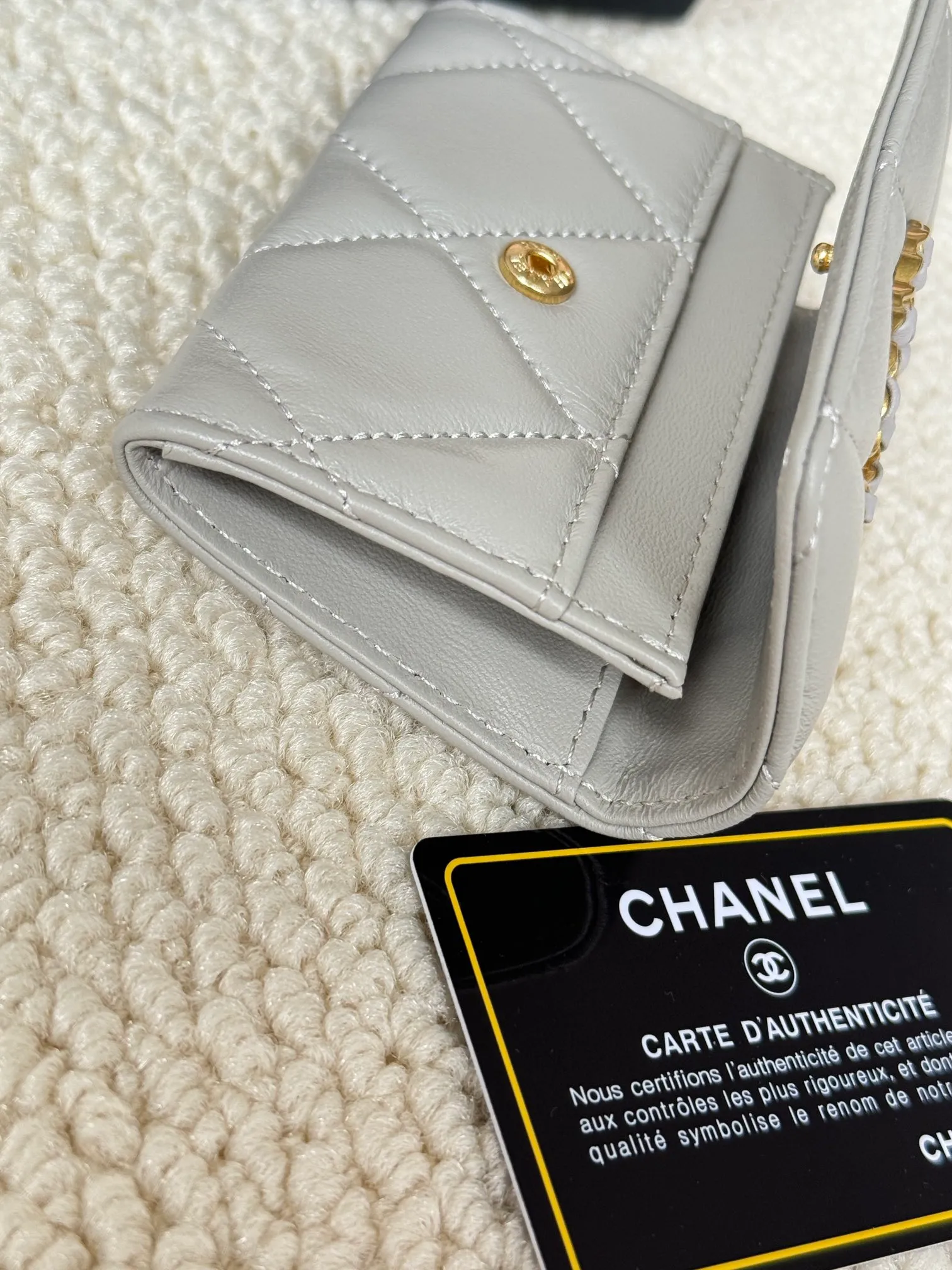 💰130 model number AP3610 CHANEL new flap coin purse. This year’s latest logo is paired with rhombus, lambskin and retro hardware... This card holder has a large capacity. It can hold about 1,000 yuan at a 20% discount of 100 yuan, and it can also hold 2.3 cards, which is very practical! Size 11*8.5*3cm