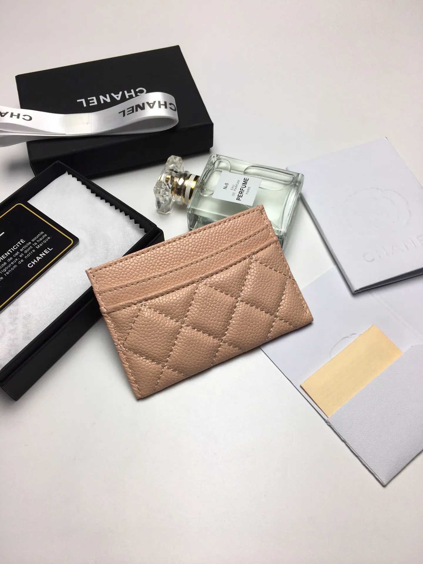 💰90 CHANEL Chanel counter card holder👍Model number: AP446/Caviar Size: 7.5×11.2×0.5cm Caviar cowhide outside + sheepskin inside + gold hardware😍😍Fine workmanship High-end quality [Rose] Complete accessories