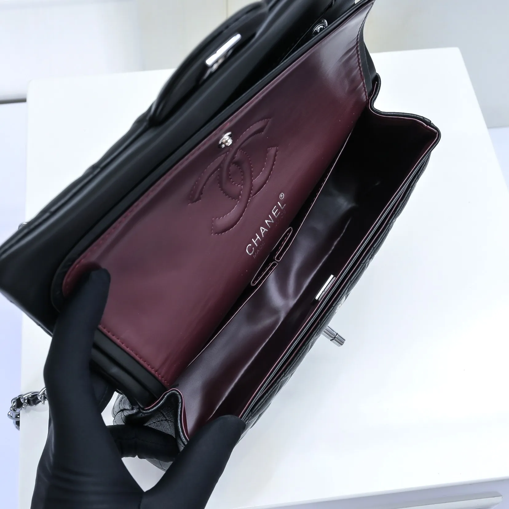 💰420￥Chanel🔥Exclusive quality real shot shipment✈️Official website updated simultaneously👑Chanel sheep pattern classic style with original hardware, summer style is coming💋CHANEL ‼ ️Crossbody bag, sheepskin with red lining🌸‼ ️ 🙈Fashion new favorite🙈 Size: 25.5*16*6.5. Style number: 1112 sheepskin