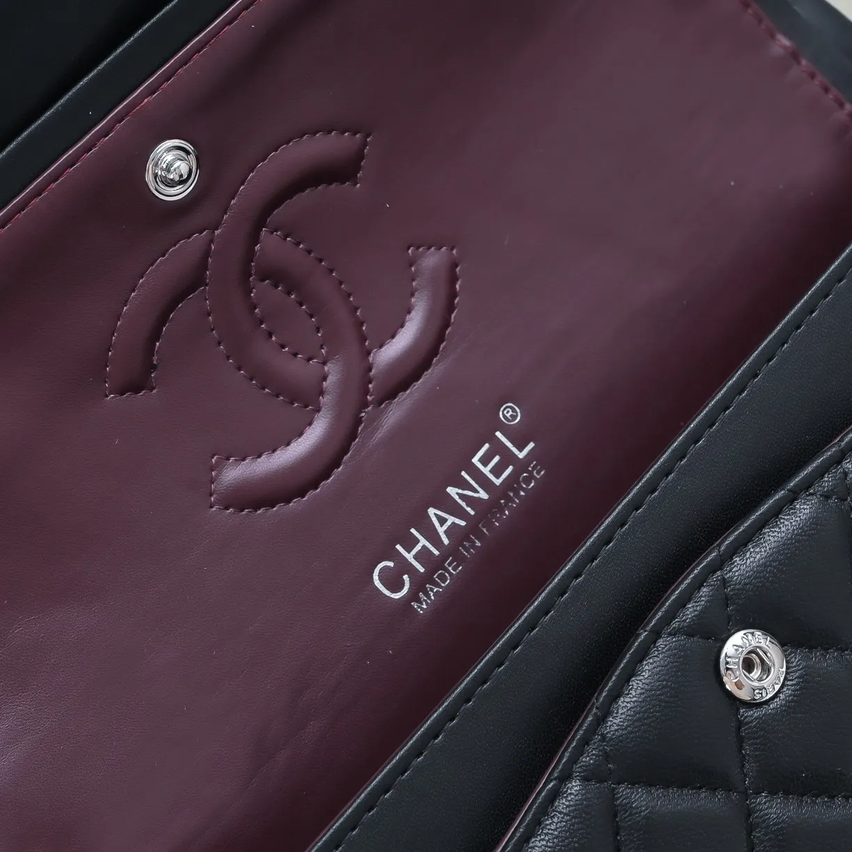 💰420￥Chanel🔥Exclusive quality real shot shipment✈️Official website updated simultaneously👑Chanel sheep pattern classic style with original hardware, summer style is coming💋CHANEL ‼ ️Crossbody bag, sheepskin with red lining🌸‼ ️ 🙈Fashion new favorite🙈 Size: 25.5*16*6.5. Style number: 1112 sheepskin