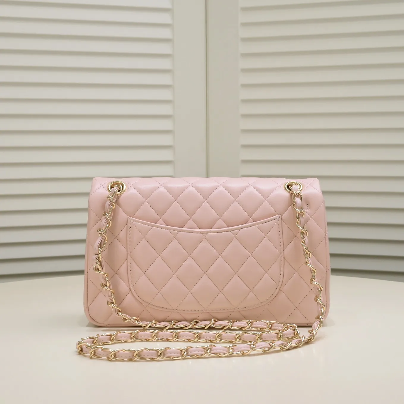 💰400￥Pink Chanel🔥Exclusive quality real shot shipment✈️Official website updated simultaneously👑Chanel sheep pattern classic style with original hardware, summer style is coming💋CHANEL ‼ ️Crossbody bag, sheepskin with red lining🌸‼ ️ 🙈Fashion new favorite🙈 Size: 25.5*16*6.5. Style number: 1112 sheepskin