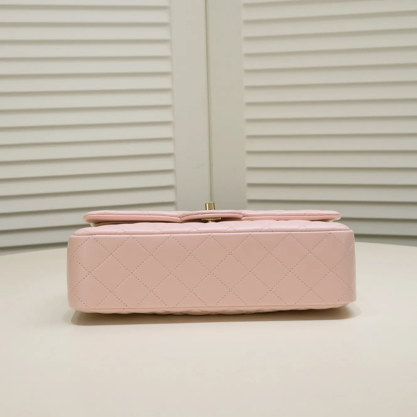 💰400￥Pink Chanel🔥Exclusive quality real shot shipment✈️Official website updated simultaneously👑Chanel sheep pattern classic style with original hardware, summer style is coming💋CHANEL ‼ ️Crossbody bag, sheepskin with red lining🌸‼ ️ 🙈Fashion new favorite🙈 Size: 25.5*16*6.5. Style number: 1112 sheepskin