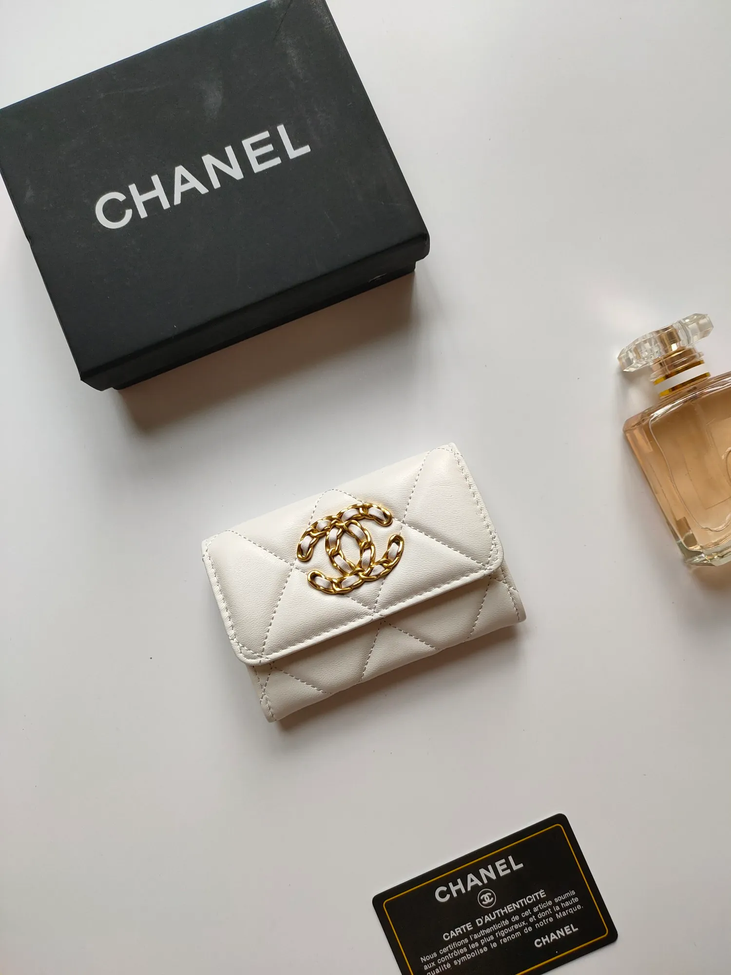 💰120💰CHANEL New Flap Coin Purse [Color][Color][Color] This year’s latest logo is paired with a large rhombus, using imported lambskin and retro hardware...❤️This card holder has a large capacity. It can hold about 1,000 yuan at a 20% discount of 100 yuan, and it can also hold 2.3 cards. ❤️❤️❤️It is very practical! Model number AP3600 size 11*8.5*3cm