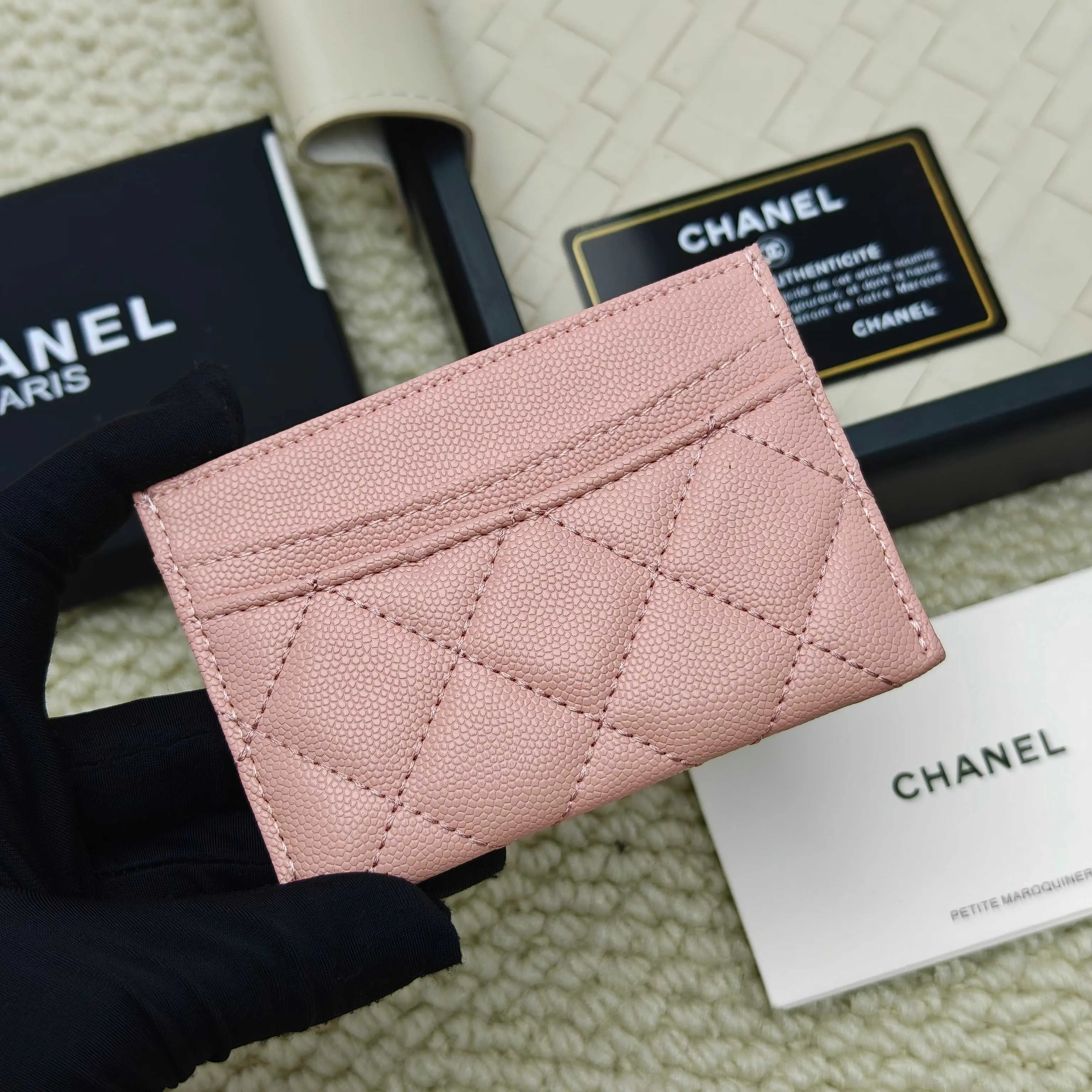 💰100Chanel Chanel counter classic card holder Model number: AP456 Made of cowhide caviar, a classic and timeless mini card holder. Super cute😍 Size: 7.5×11.2×0.5cm Fine workmanship and high-end quality