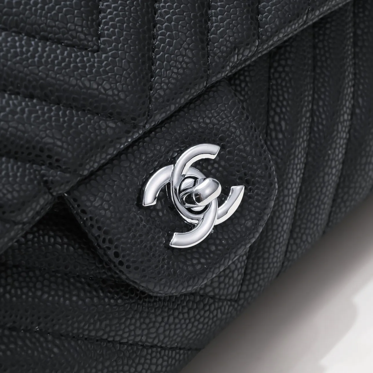 💰400￥Chanel🔥Exclusive quality real shot shipment✈️Official website updated simultaneously👑Chanel classic, summer style is coming💋CHANEL ‼ ️Crossbody bag, caviar cowhide with burgundy lining🌸‼ ️ 🙈Fashion’s new favorite🙈Model number: 1112V grid Size: 25.5*15*7.5