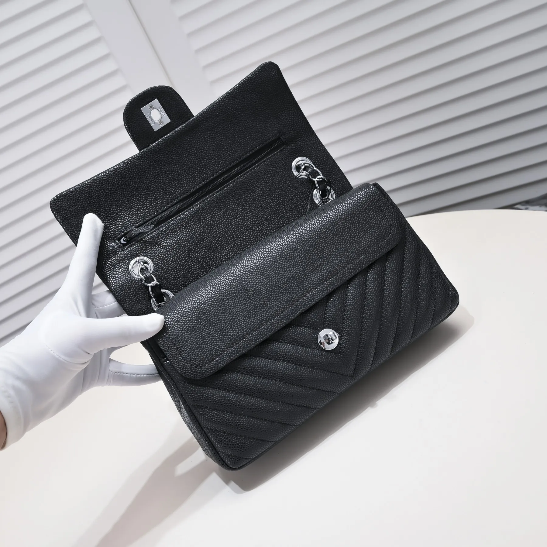 💰400￥Chanel🔥Exclusive quality real shot shipment✈️Official website updated simultaneously👑Chanel classic, summer style is coming💋CHANEL ‼ ️Crossbody bag, caviar cowhide with burgundy lining🌸‼ ️ 🙈Fashion’s new favorite🙈Model number: 1112V grid Size: 25.5*15*7.5
