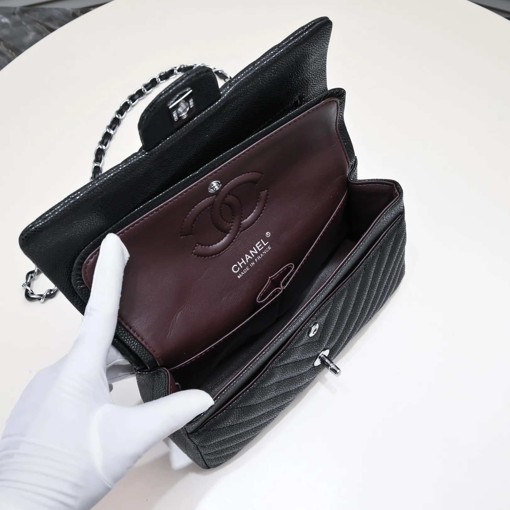 💰400￥Chanel🔥Exclusive quality real shot shipment✈️Official website updated simultaneously👑Chanel classic, summer style is coming💋CHANEL ‼ ️Crossbody bag, caviar cowhide with burgundy lining🌸‼ ️ 🙈Fashion’s new favorite🙈Model number: 1112V grid Size: 25.5*15*7.5
