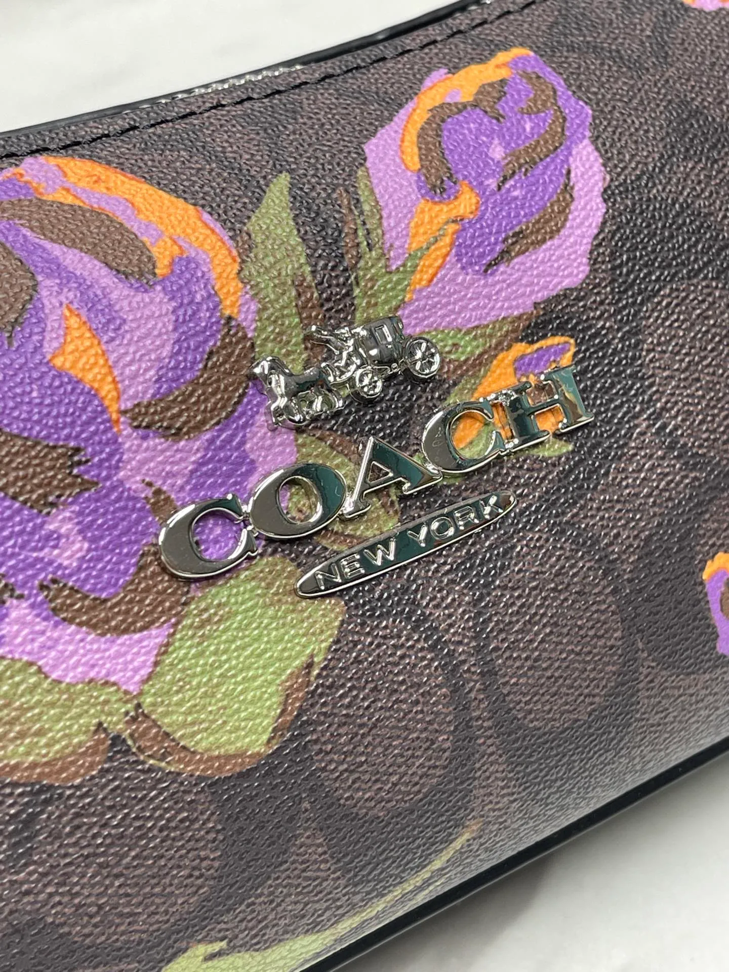 Top original order p380💰COACH/Coach’s new Charlotte series CL405 CL406 CL407 CL656 New product, incomparably beautiful armpit baguette bag! Short chain shoulder strap! Long leather shoulder strap! Suitable for different occasions, different styles and different combinations! The shape of the paper boat is simple and matched with a metal chain. Super beautiful. Size 26/12/7