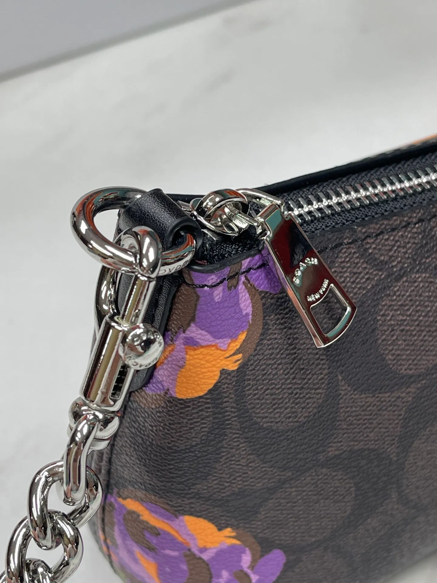 Top original order p380💰COACH/Coach’s new Charlotte series CL405 CL406 CL407 CL656 New product, incomparably beautiful armpit baguette bag! Short chain shoulder strap! Long leather shoulder strap! Suitable for different occasions, different styles and different combinations! The shape of the paper boat is simple and matched with a metal chain. Super beautiful. Size 26/12/7