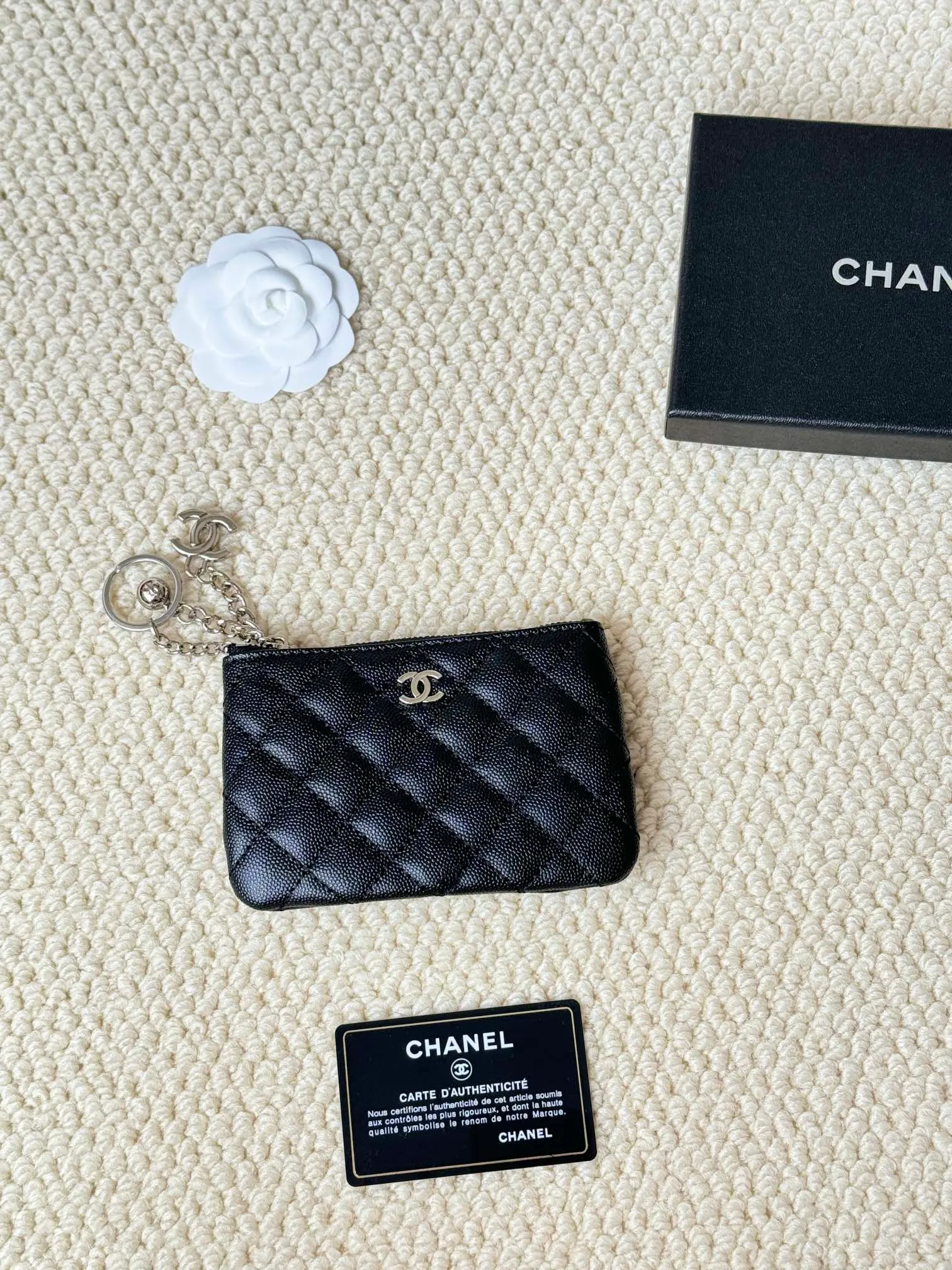 💰130 chanel cowhide caviar pendant coin purse💦 Style number: A50168 Classic small carry-on bag, one of the most practical bags in the era of mobile payment, cards, change, keys and lipstick in one package, cute, practical and connotative, nice card holder, key bag, coin purse, lipstick bag Reference size: 9.5×15×0.5cm
