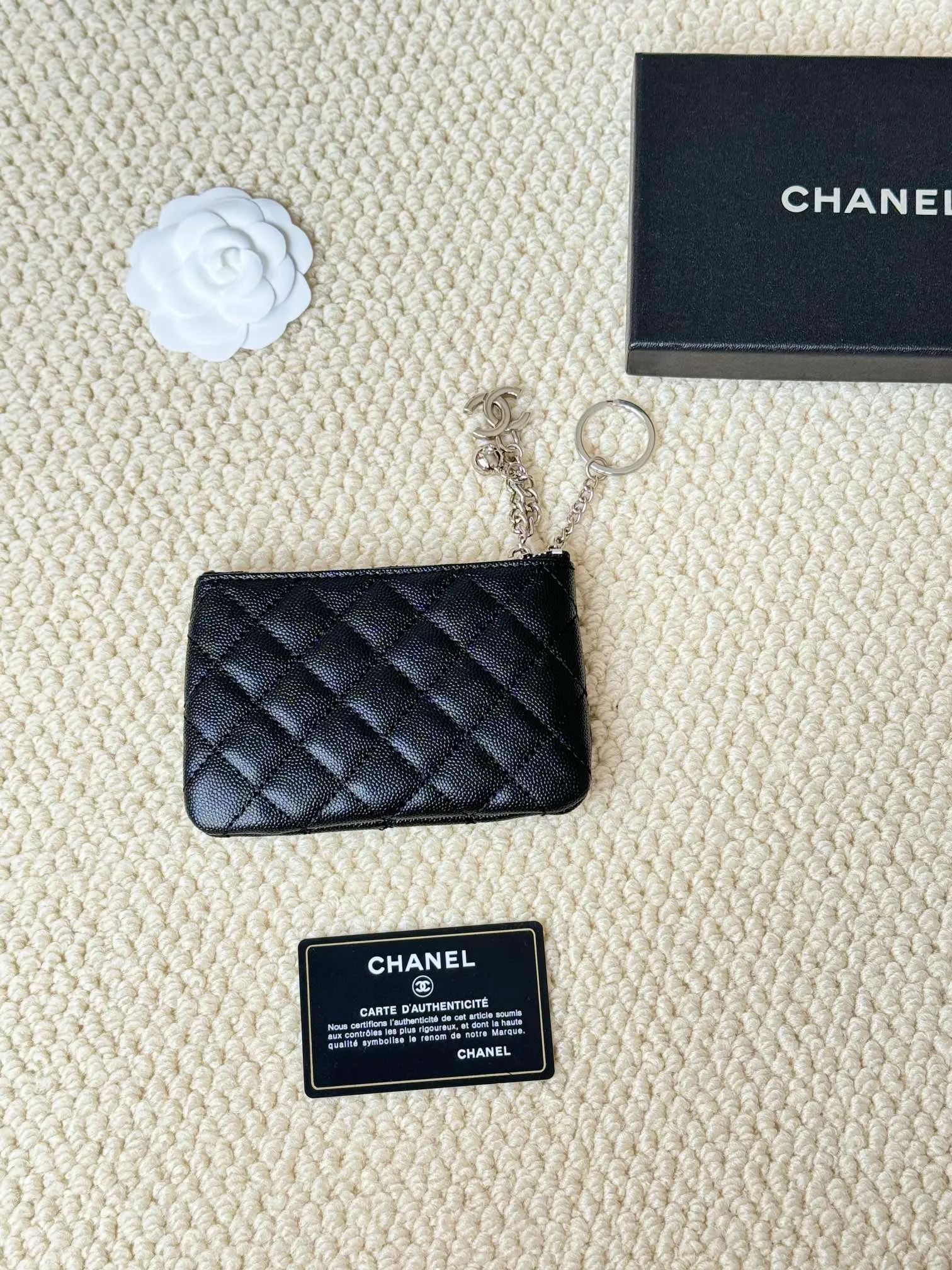 💰130 chanel cowhide caviar pendant coin purse💦 Style number: A50168 Classic small carry-on bag, one of the most practical bags in the era of mobile payment, cards, change, keys and lipstick in one package, cute, practical and connotative, nice card holder, key bag, coin purse, lipstick bag Reference size: 9.5×15×0.5cm