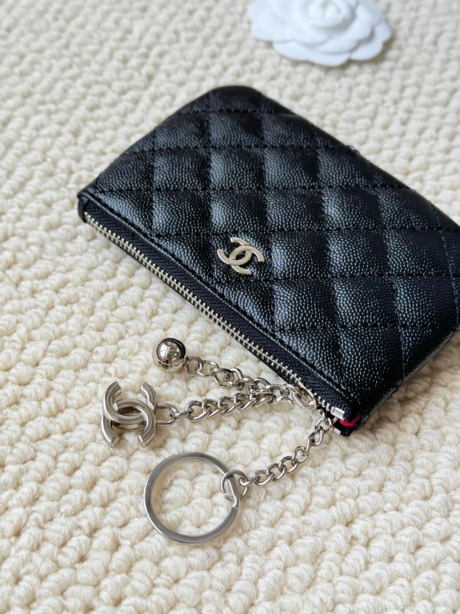 💰130 chanel cowhide caviar pendant coin purse💦 Style number: A50168 Classic small carry-on bag, one of the most practical bags in the era of mobile payment, cards, change, keys and lipstick in one package, cute, practical and connotative, nice card holder, key bag, coin purse, lipstick bag Reference size: 9.5×15×0.5cm