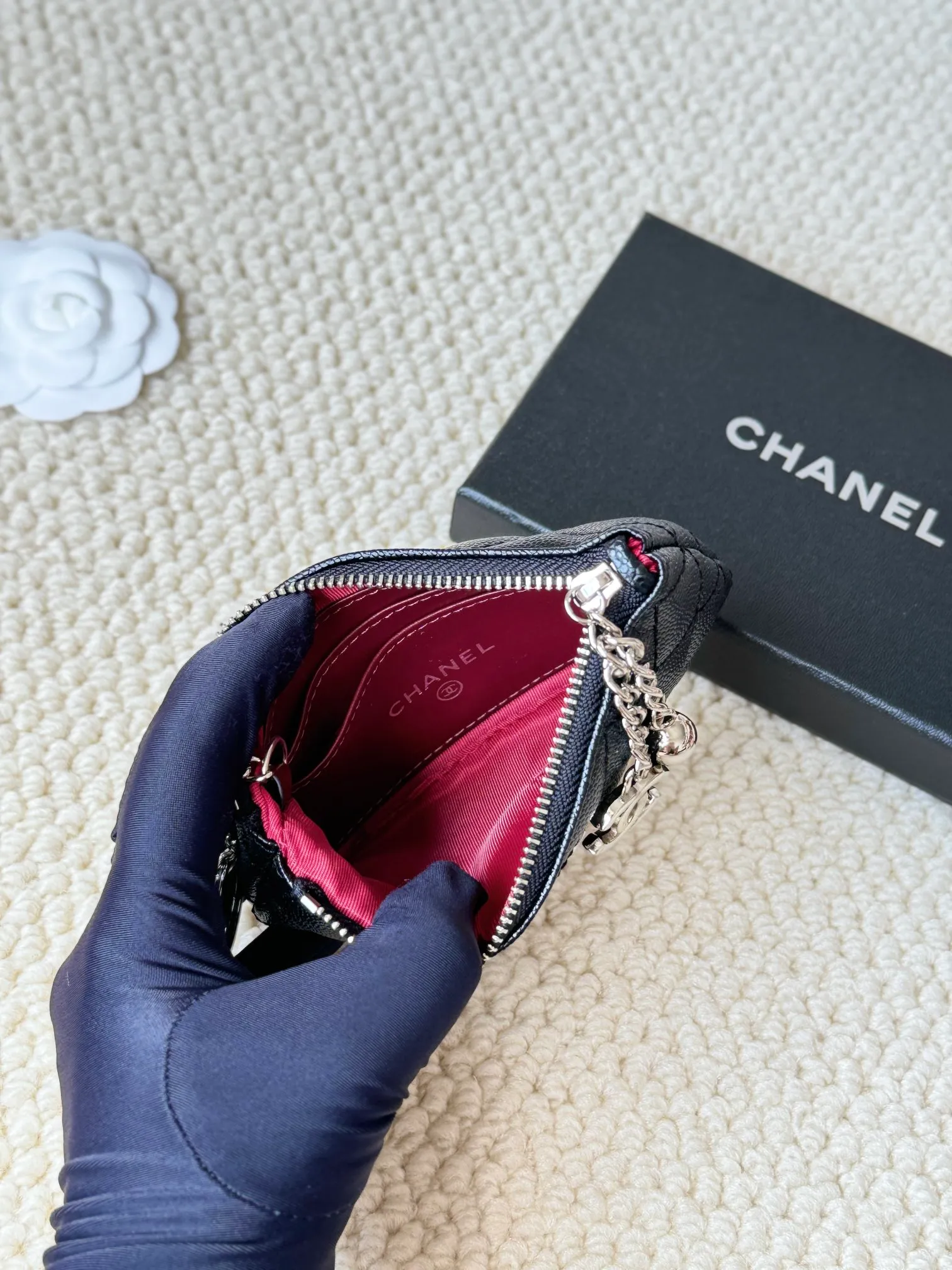 💰130 chanel cowhide caviar pendant coin purse💦 Style number: A50168 Classic small carry-on bag, one of the most practical bags in the era of mobile payment, cards, change, keys and lipstick in one package, cute, practical and connotative, nice card holder, key bag, coin purse, lipstick bag Reference size: 9.5×15×0.5cm