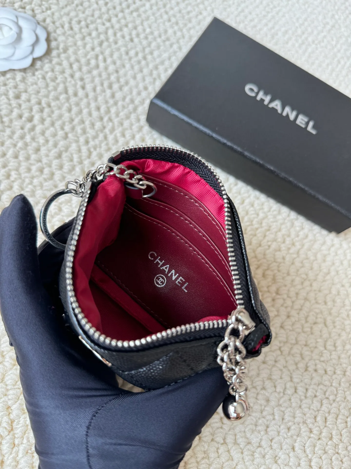 💰130 chanel cowhide caviar pendant coin purse💦 Style number: A50168 Classic small carry-on bag, one of the most practical bags in the era of mobile payment, cards, change, keys and lipstick in one package, cute, practical and connotative, nice card holder, key bag, coin purse, lipstick bag Reference size: 9.5×15×0.5cm