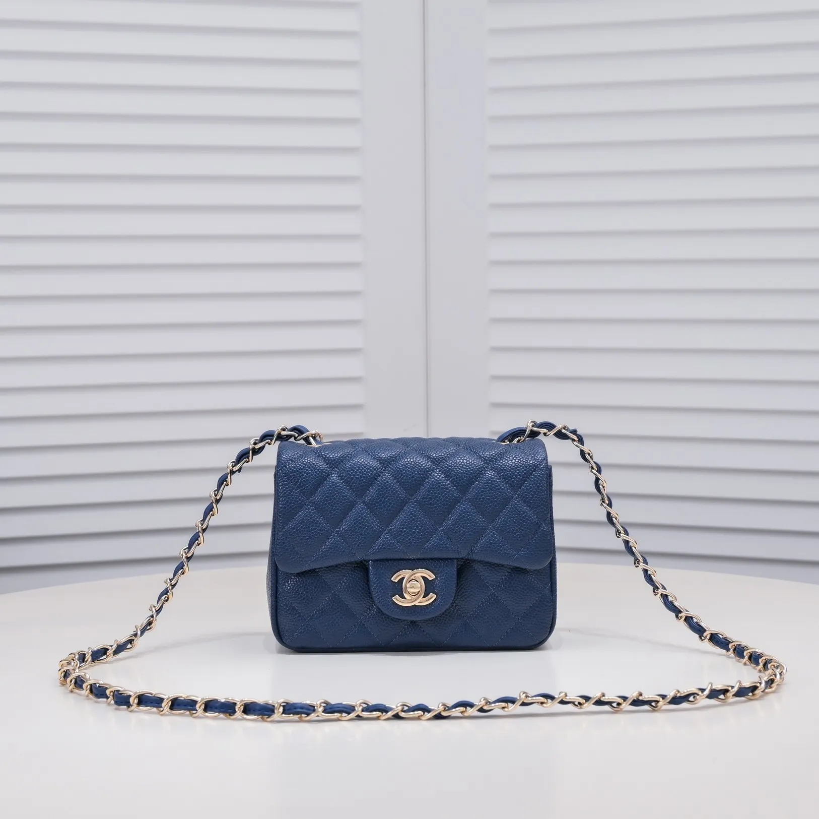 💰310￥Dark blue Chanel🔺🚴🏼💸Choose high-quality cowhide🌺Original split version and made one to one 💯The hand feel is first-class, 🌲The design inspired by the camera shape fully embodies perfection! [Qiang] [Qiang] Integrates art and practicality, [Ladybug] Gorgeous and low-key plump 💯📨📨Classic is irresistible, ♒ You have to receive it to understand ✈✈🍭🍭Insist on high quality and low price🐟🐟, model number: 1115, size: 17.5*13*5 cm