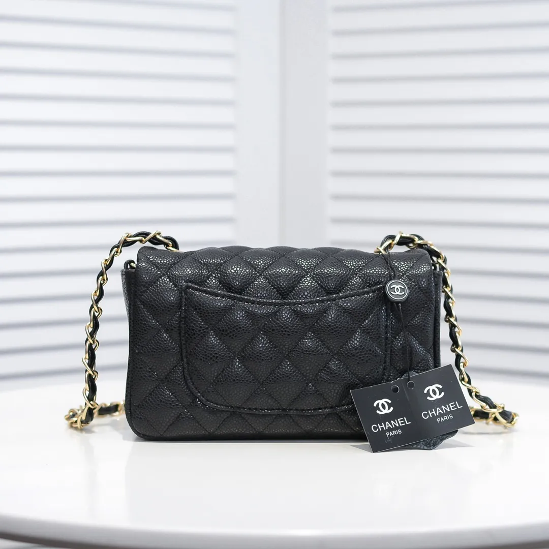 💰320￥💥CF versatile caviar cowhide🌹 Chanel💃🏻‼ ️Eternal classic style [shy] noble temperament💃🏻favorite of celebrities🌟soft leather and high-end👍counter hardware exquisite workmanship to reject defects [strong] both dazzling and feminine 😝[strong] luxurious and durable🌟size: 20*14*7cm style number 1116 reverse edge