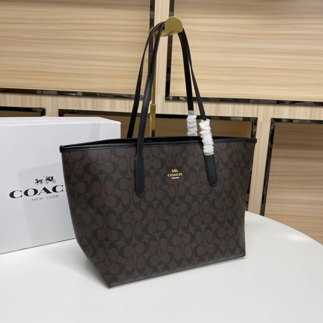 Top original order 400 in batches💰. Coach/Coach new large shopping bag. Style number: 5696& Classic presbyopic logo tote bag is super cute. It is suitable for commuting. It has a huge capacity and is also very suitable for mothers. It has a wide range of applicability, especially suitable for students, part-time workers and mothers. Size: 34*31*16 cm,