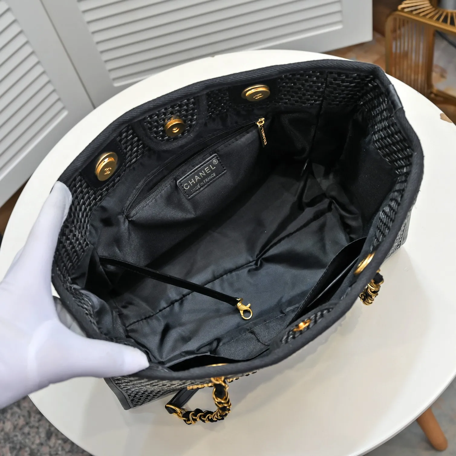 💰420￥Chanel｜21 new straw beach bag🏖️ Straw shopping bag! 2021Ss spring and summer straw beach bag, integrated with fur, continues the 19th year element logo beach shopping bag, it is simply a great combination of the century, showing that the classic elements of Xiaoxiang style are not outdated! ! Straw woven shopping bag 🏖️The only thought I have when I see it is that I can’t wait to take it to the beach for vacation⛱️ The style can be either salty or sweet, easy to find, not too beautiful, full of summer flavor, perfect score for fashion‼ ️ Size: 33*28*18cm Style number: 67001 letters