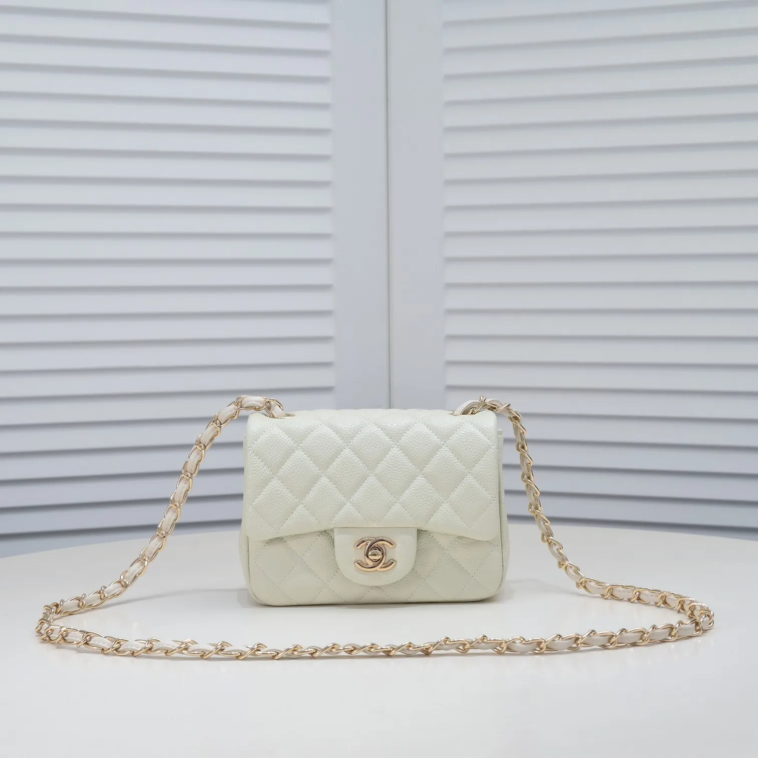💰310￥ Off-white Chanel🔺🚴🏼💸Select high-quality cowhide🌺Original split version to create one to one 💯The feel is first-class, 🌲The design inspired by the camera shape fully embodies perfection! [Qiang] [Qiang] Integrates art and practicality, [Ladybug] Gorgeous and low-key plump 💯📨📨Classic is irresistible, ♒ You have to receive it to understand ✈✈🍭🍭Insist on high quality and low price🐟🐟, model number: 1115, size: 17.5*13*5 cm