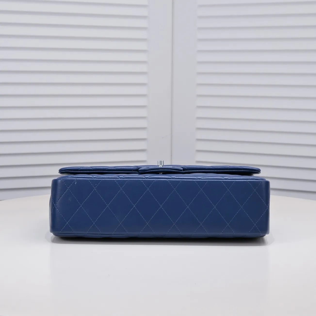 💰460￥Dark blue [color] Chanel [color] century classic, carefully crafted with exquisite workmanship of every stitch and thread, imported sheepskin with original hardware, full rhombus 💯The shape of the whole bag is particularly perfect in softness 👍👍😔😔Classic and irresistible, size: 30X18X8cm, style number: 1113