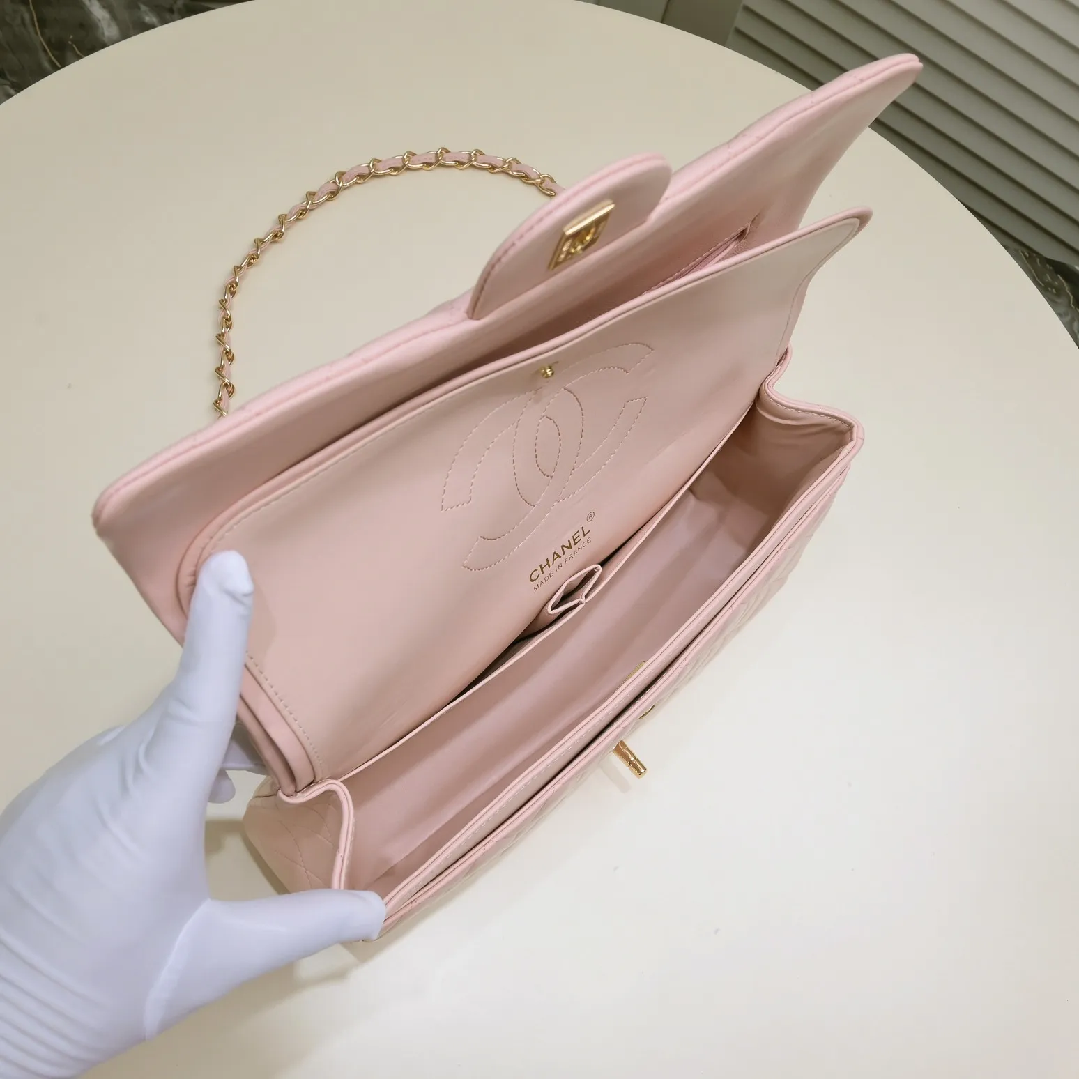 💰460￥Pink [color] Chanel [color] century classic, carefully crafted with exquisite workmanship of every stitch and thread, imported sheepskin with original hardware, full diamond pattern 💯The shape and softness of the whole bag are particularly perfect 👍👍😔😔Classic and irresistible, size: 30X18X8cm, style number: 1113