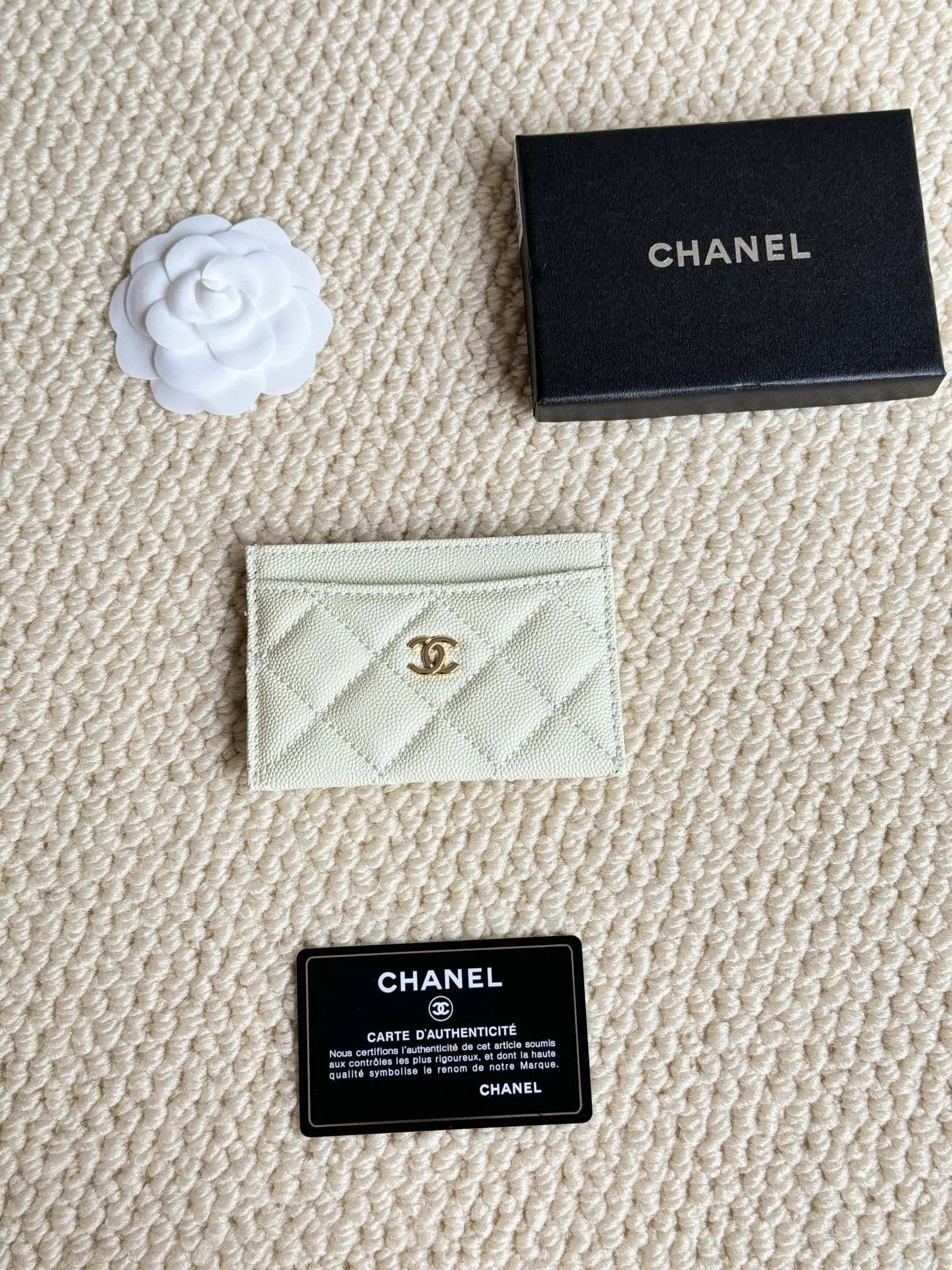 💰100Chanel Chanel counter classic card holder Model number: AP456 Made of cowhide caviar, a classic and timeless mini card holder. Super cute😍 Size: 7.5×11.2×0.5cm Fine workmanship and high-end quality