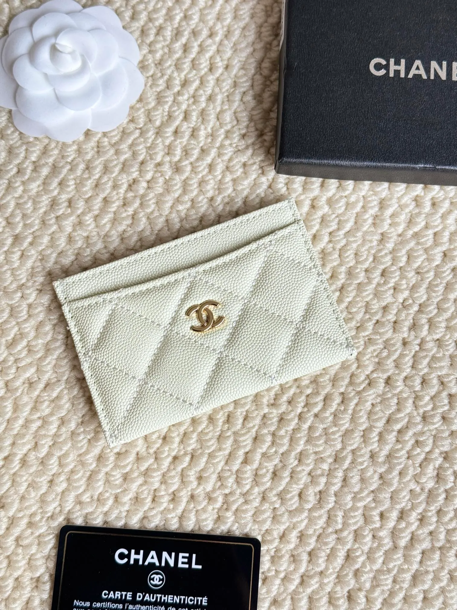 💰100Chanel Chanel counter classic card holder Model number: AP456 Made of cowhide caviar, a classic and timeless mini card holder. Super cute😍 Size: 7.5×11.2×0.5cm Fine workmanship and high-end quality