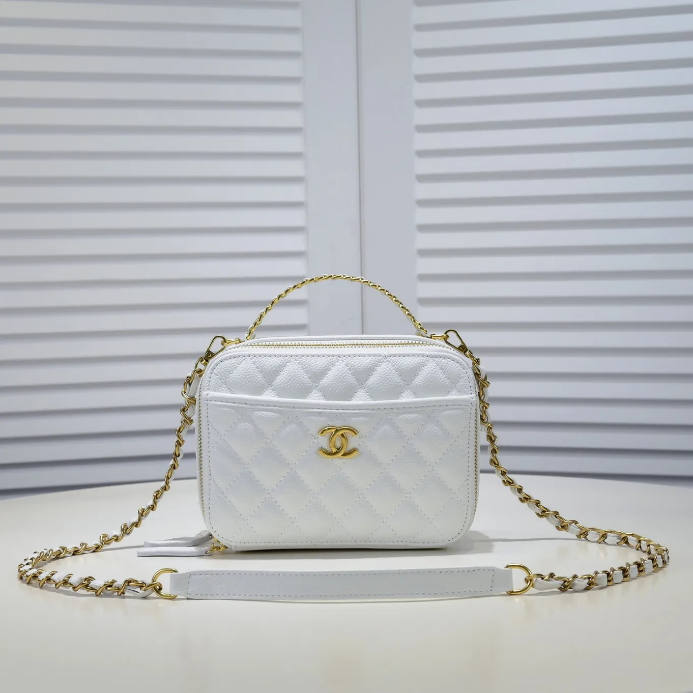 💰420￥Official website Chanel, caviar handle letter bag double c camera chain crossbody bag shipped in large quantities, style number: 9081 size: 20*9*15cm