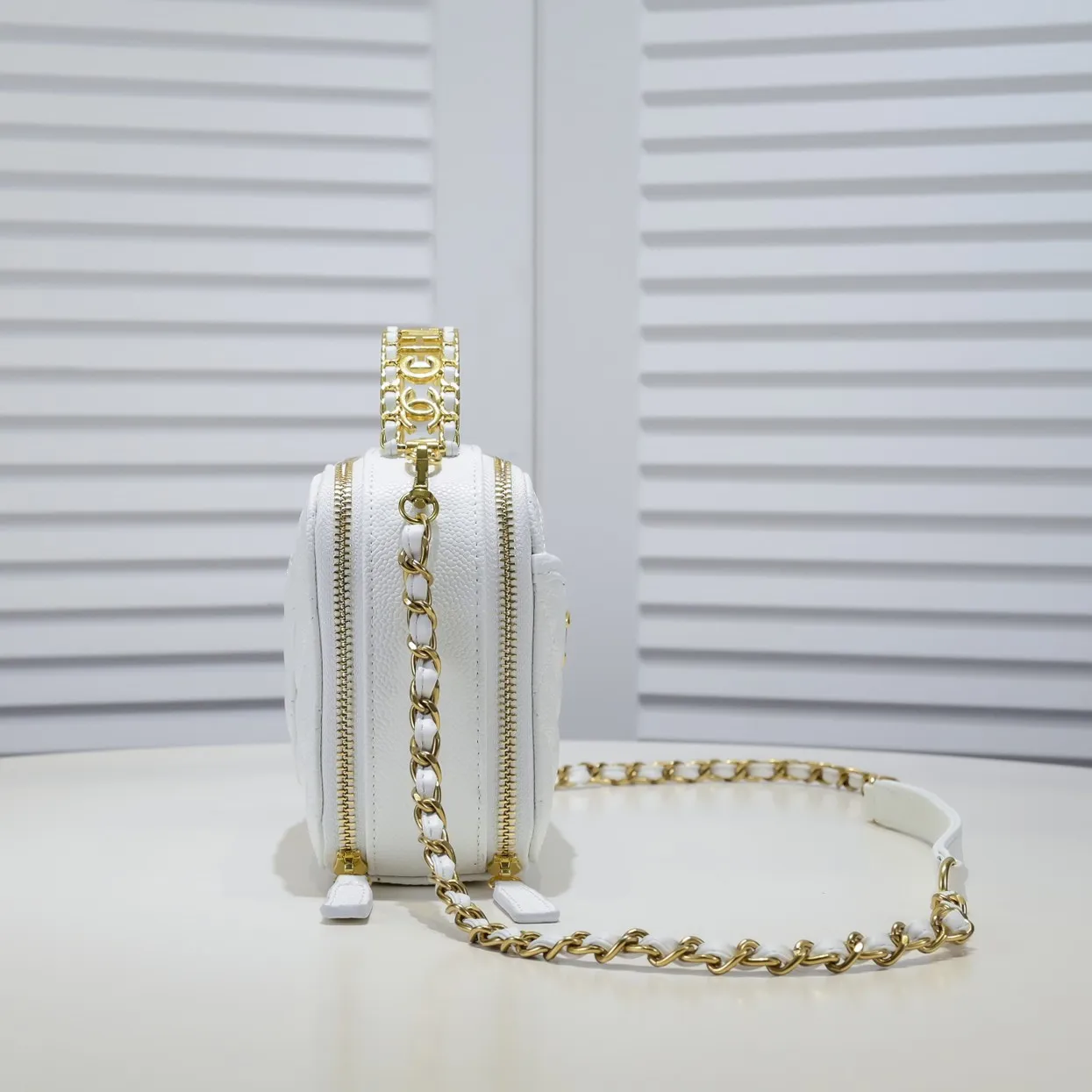 💰420￥Official website Chanel, caviar handle letter bag double c camera chain crossbody bag shipped in large quantities, style number: 9081 size: 20*9*15cm