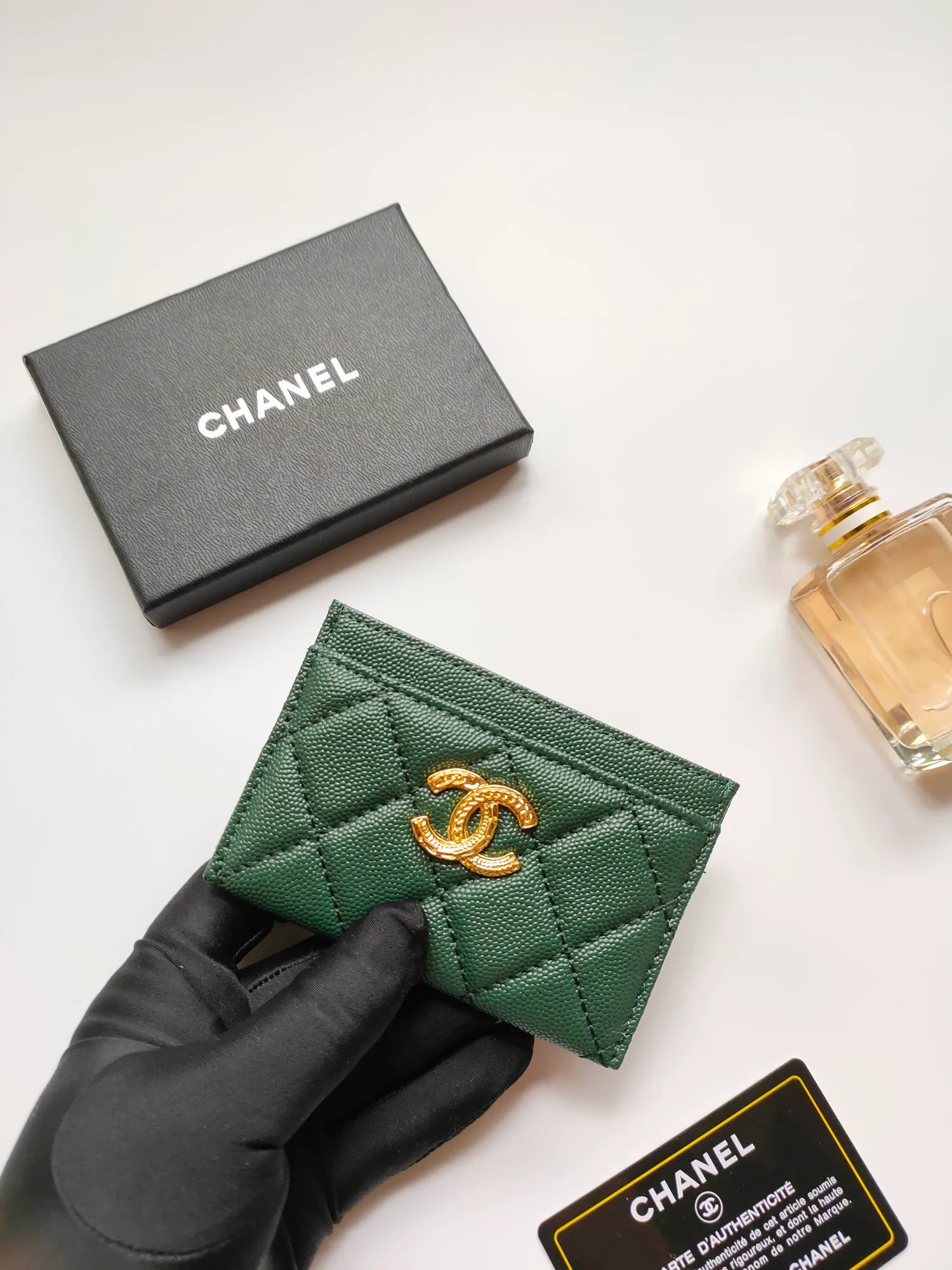 💰110💰Model 3188 CHANEL 22k embossed lgo large double C hardware, official website latest in 2023🆕card holder, caviar medium ball grain cowhide, anti-scratch, super glossy, 3 card slots each put a card, you can also put a card + a few coins in the middle
