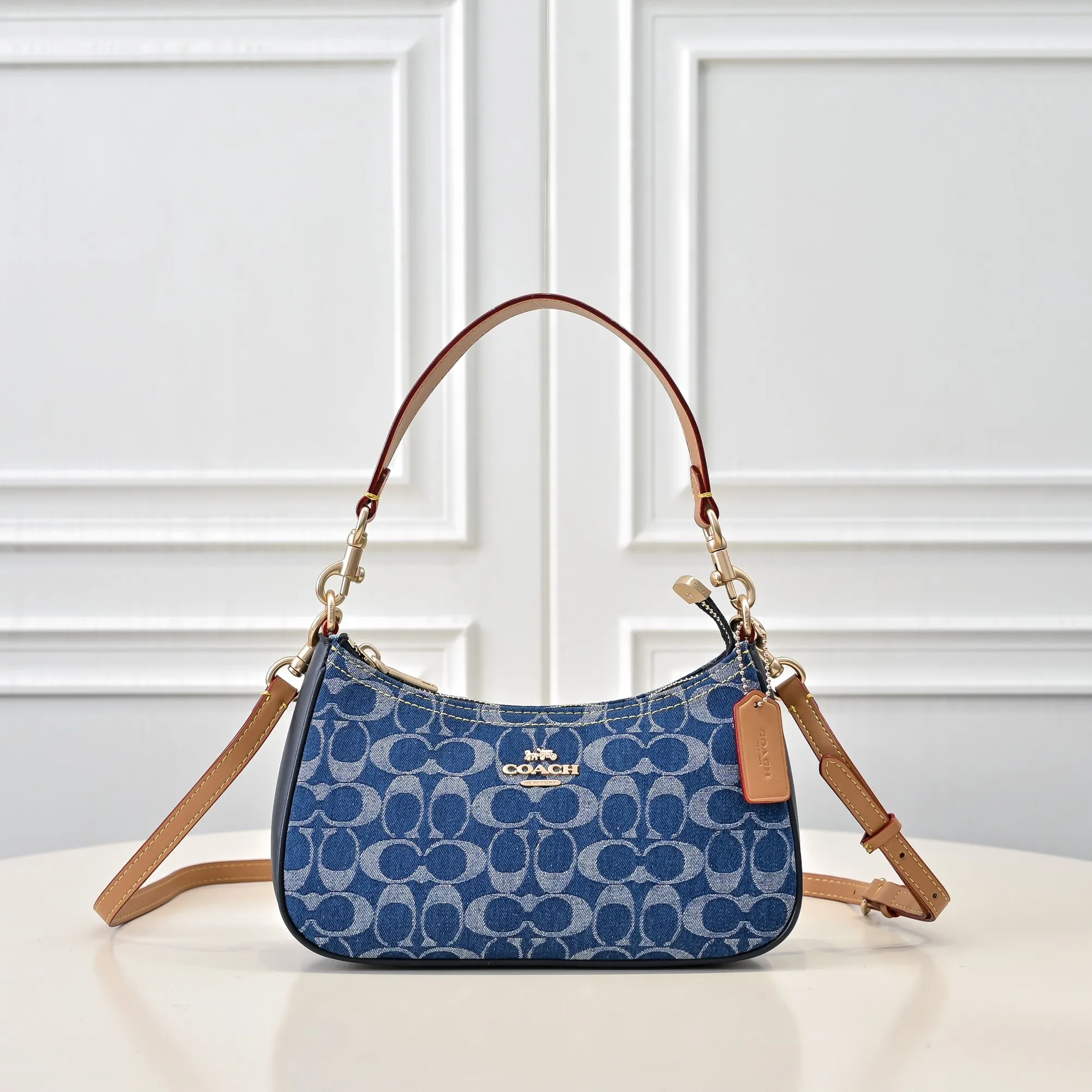 P260 [Top original order] Style number: CAF82 Size: 24.5*15.5*7.5cm