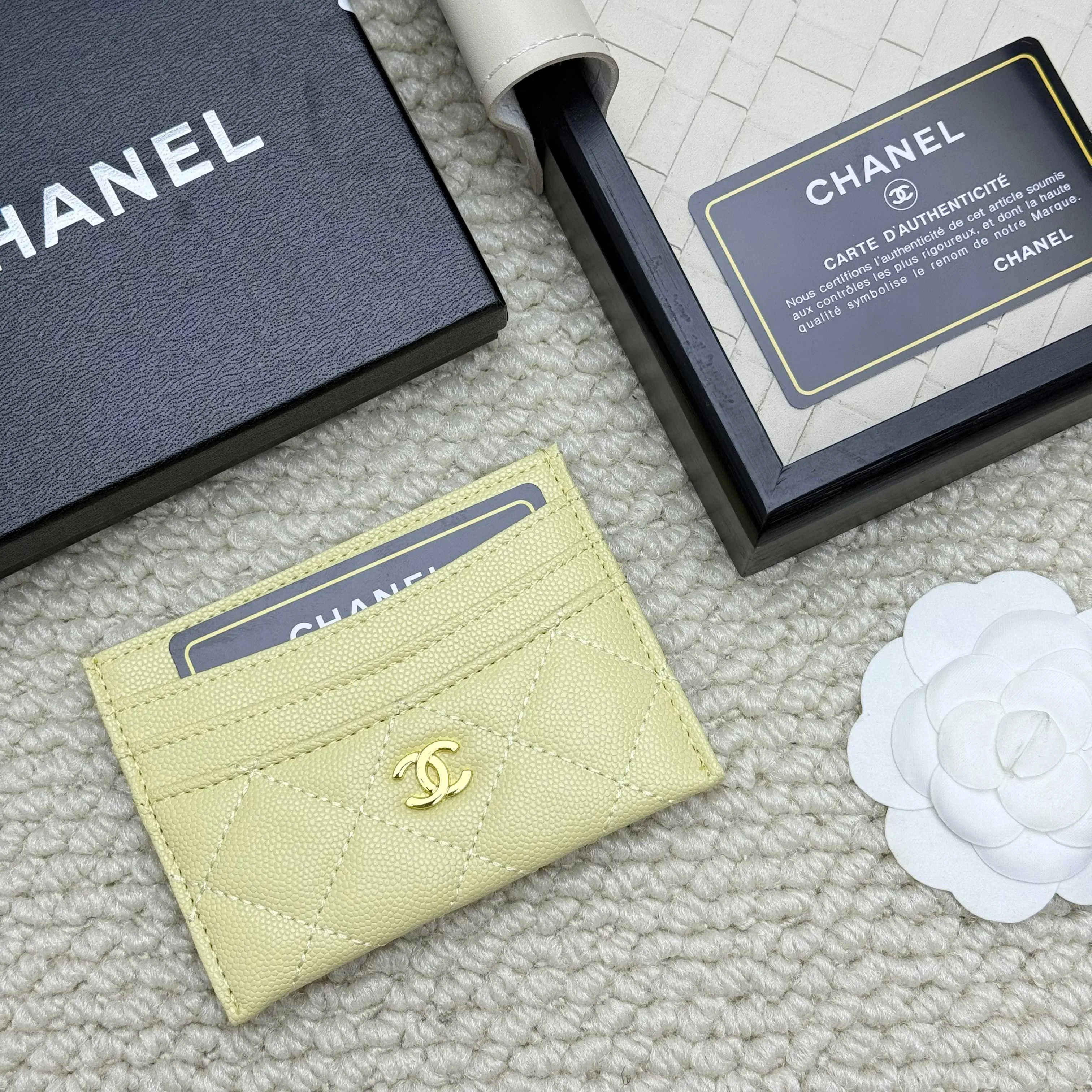 💰110 chanel 2025 new product card holder lambskin, seven card slots, can hold change, imported Italian lambskin + hardware logo, so beautiful, love it. The color is as shown in the picture, easy and fast storage, mini card holder No.: 4472 Size: w11×h10cm