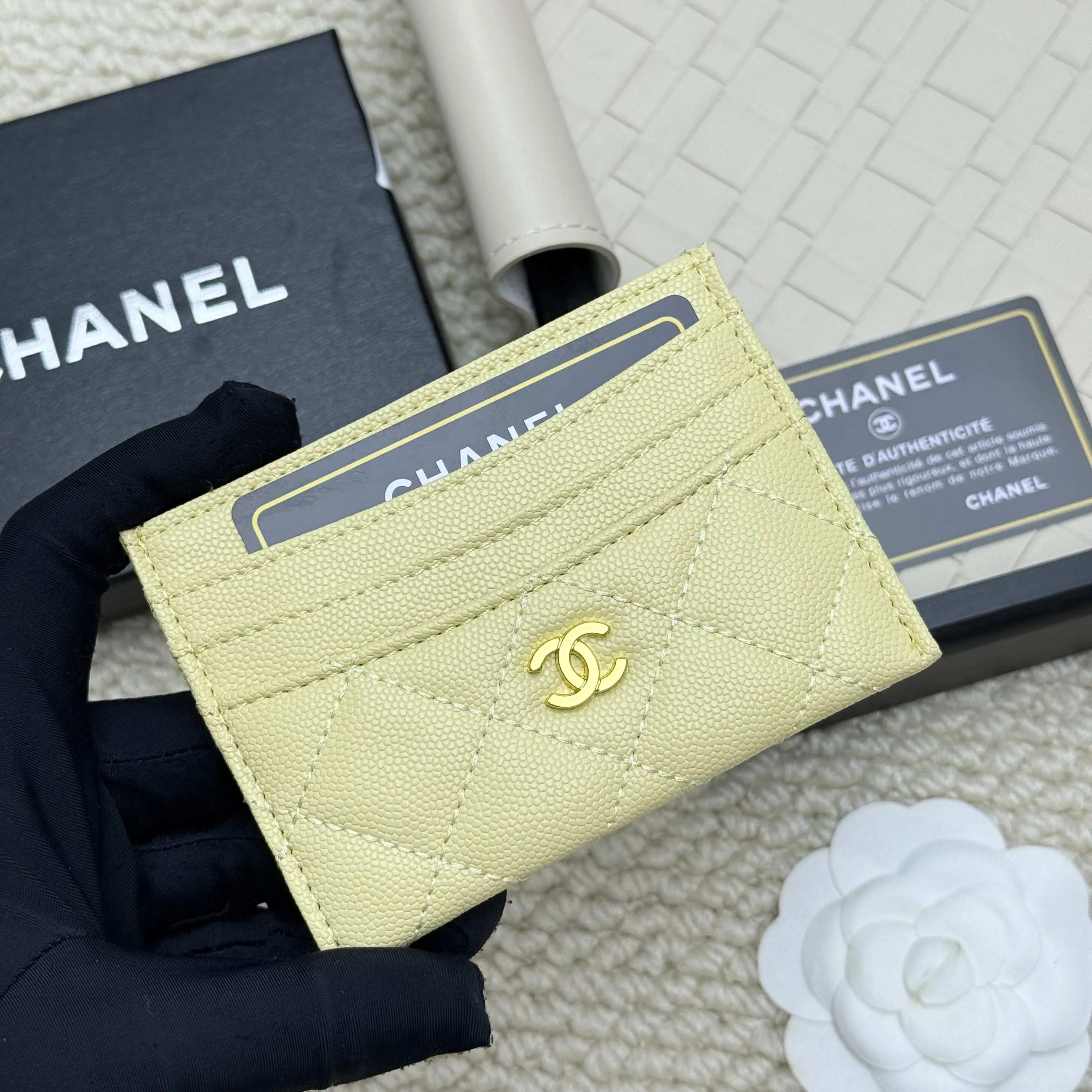 💰110 chanel 2025 new product card holder lambskin, seven card slots, can hold change, imported Italian lambskin + hardware logo, so beautiful, love it. The color is as shown in the picture, easy and fast storage, mini card holder No.: 4472 Size: w11×h10cm