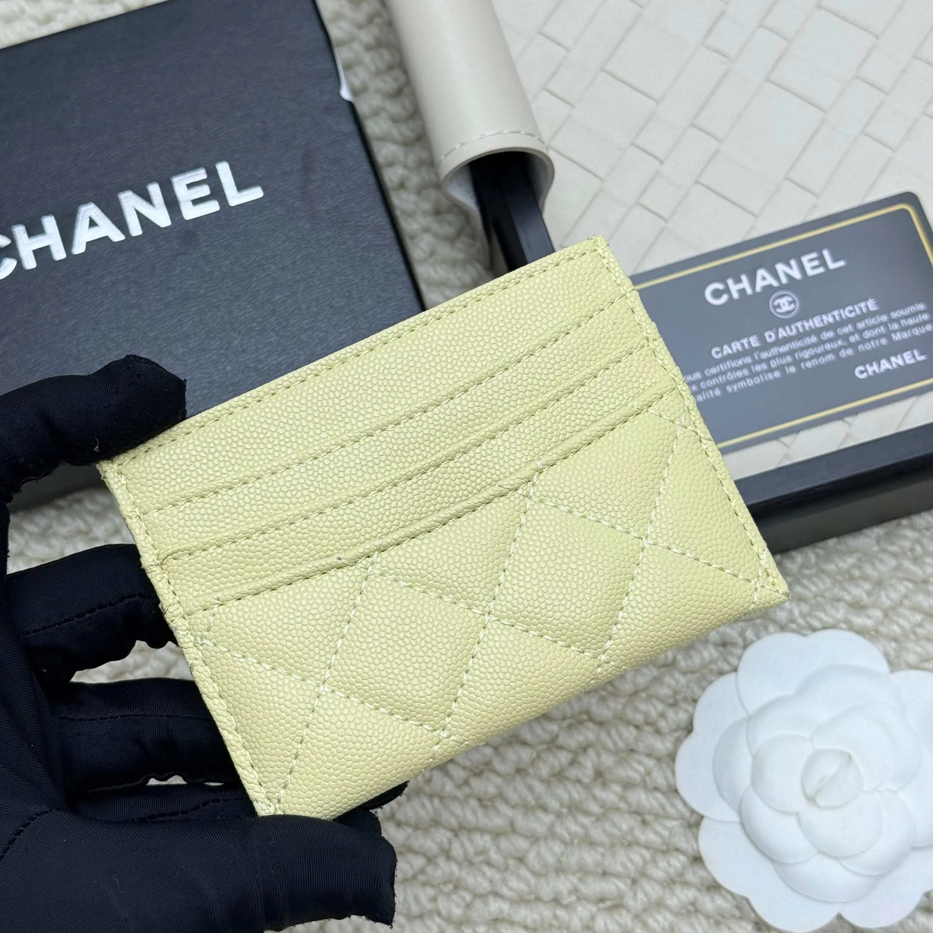 💰110 chanel 2025 new product card holder lambskin, seven card slots, can hold change, imported Italian lambskin + hardware logo, so beautiful, love it. The color is as shown in the picture, easy and fast storage, mini card holder No.: 4472 Size: w11×h10cm
