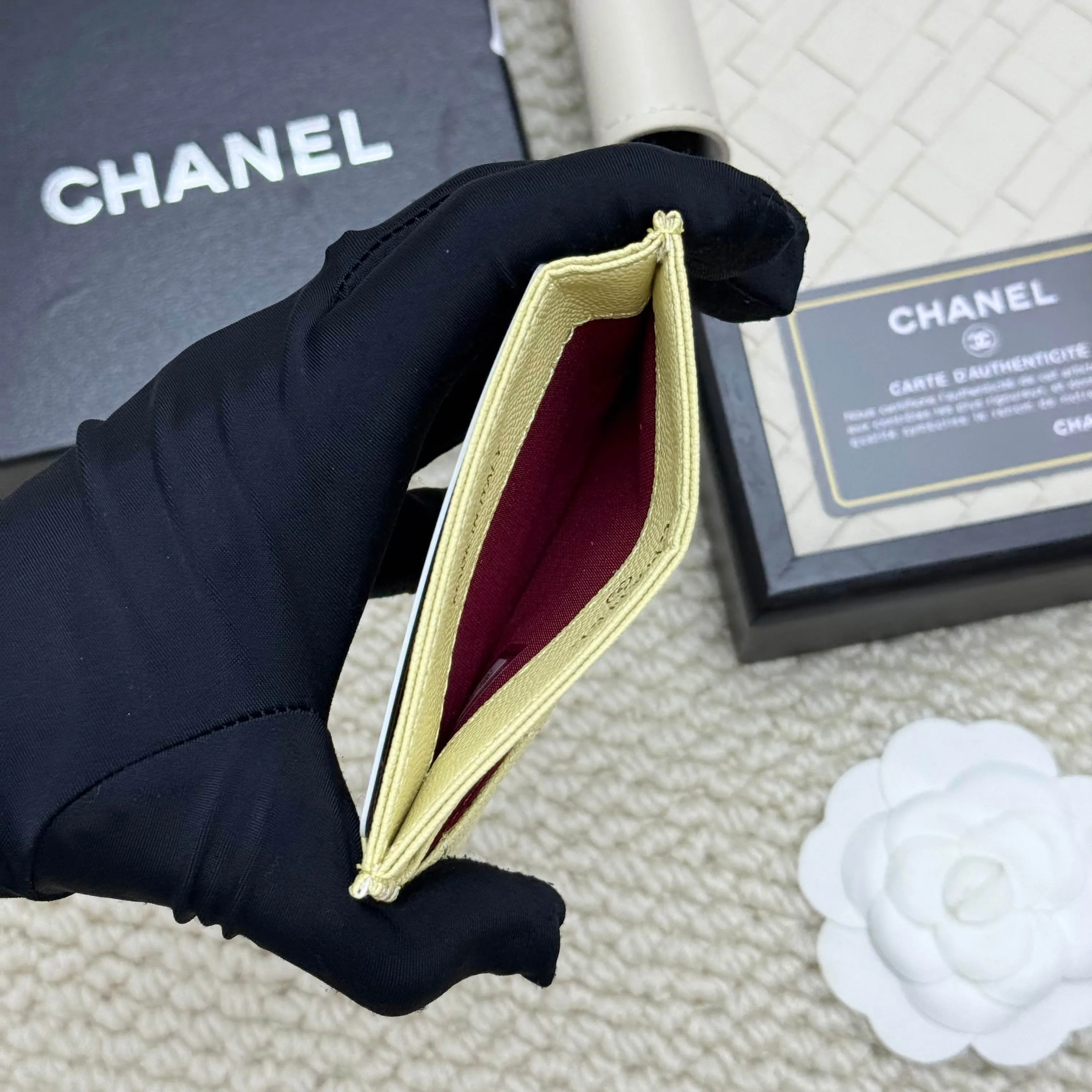 💰110 chanel 2025 new product card holder lambskin, seven card slots, can hold change, imported Italian lambskin + hardware logo, so beautiful, love it. The color is as shown in the picture, easy and fast storage, mini card holder No.: 4472 Size: w11×h10cm