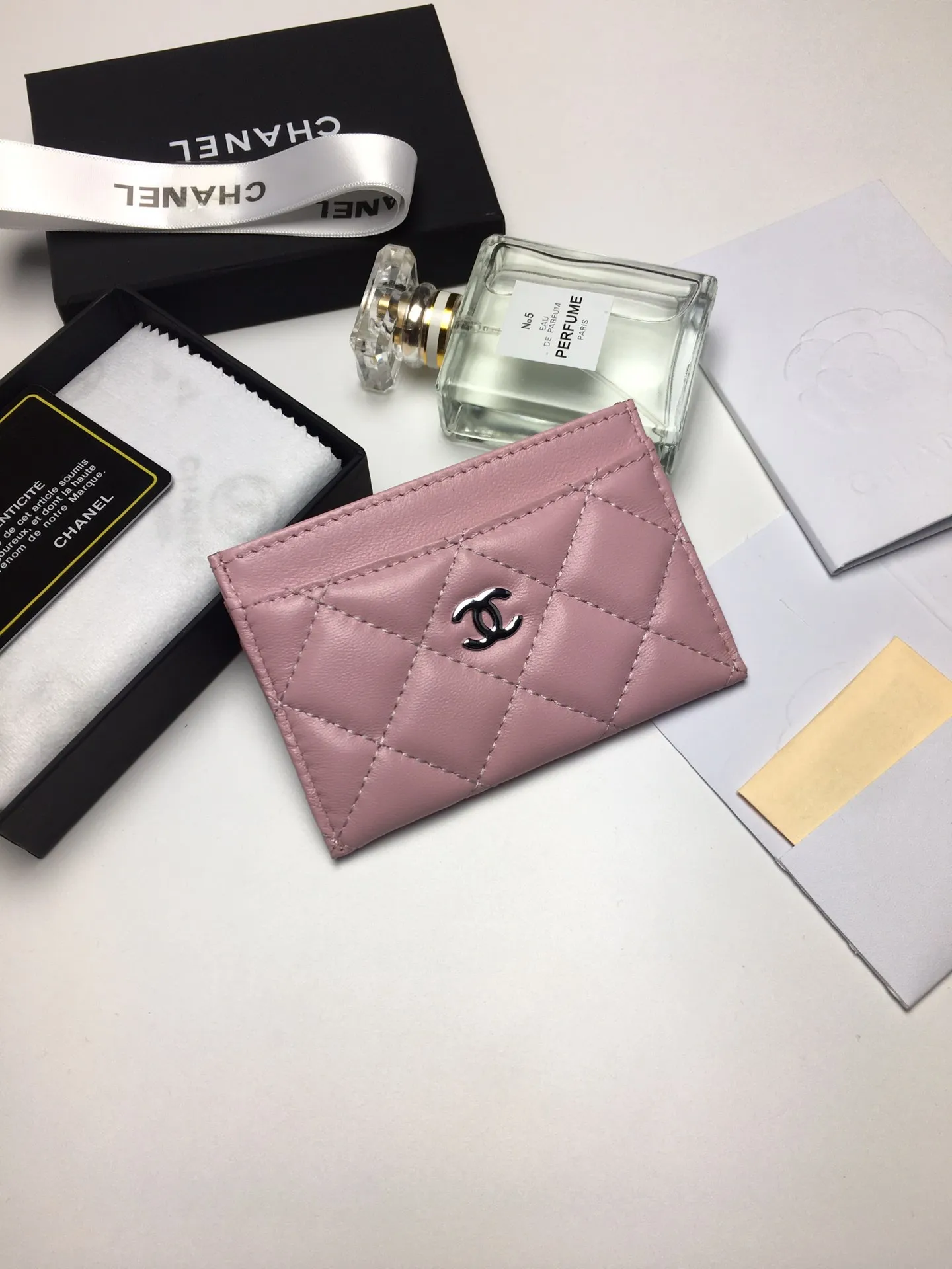 💰90 CHANEL Chanel counter card holder👍Model number: AP446 Size: 7.5×11.2×0.5cm Full sheepskin inside and outside + silver hardware😍😍Fine workmanship High-end quality [Rose] Complete accessories