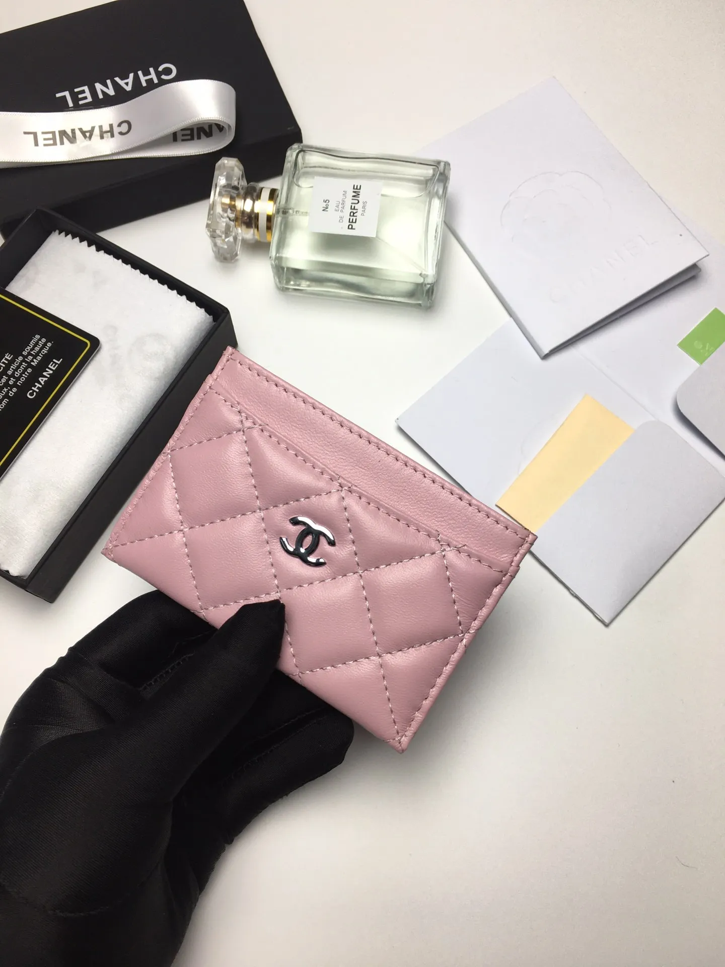 💰90 CHANEL Chanel counter card holder👍Model number: AP446 Size: 7.5×11.2×0.5cm Full sheepskin inside and outside + silver hardware😍😍Fine workmanship High-end quality [Rose] Complete accessories