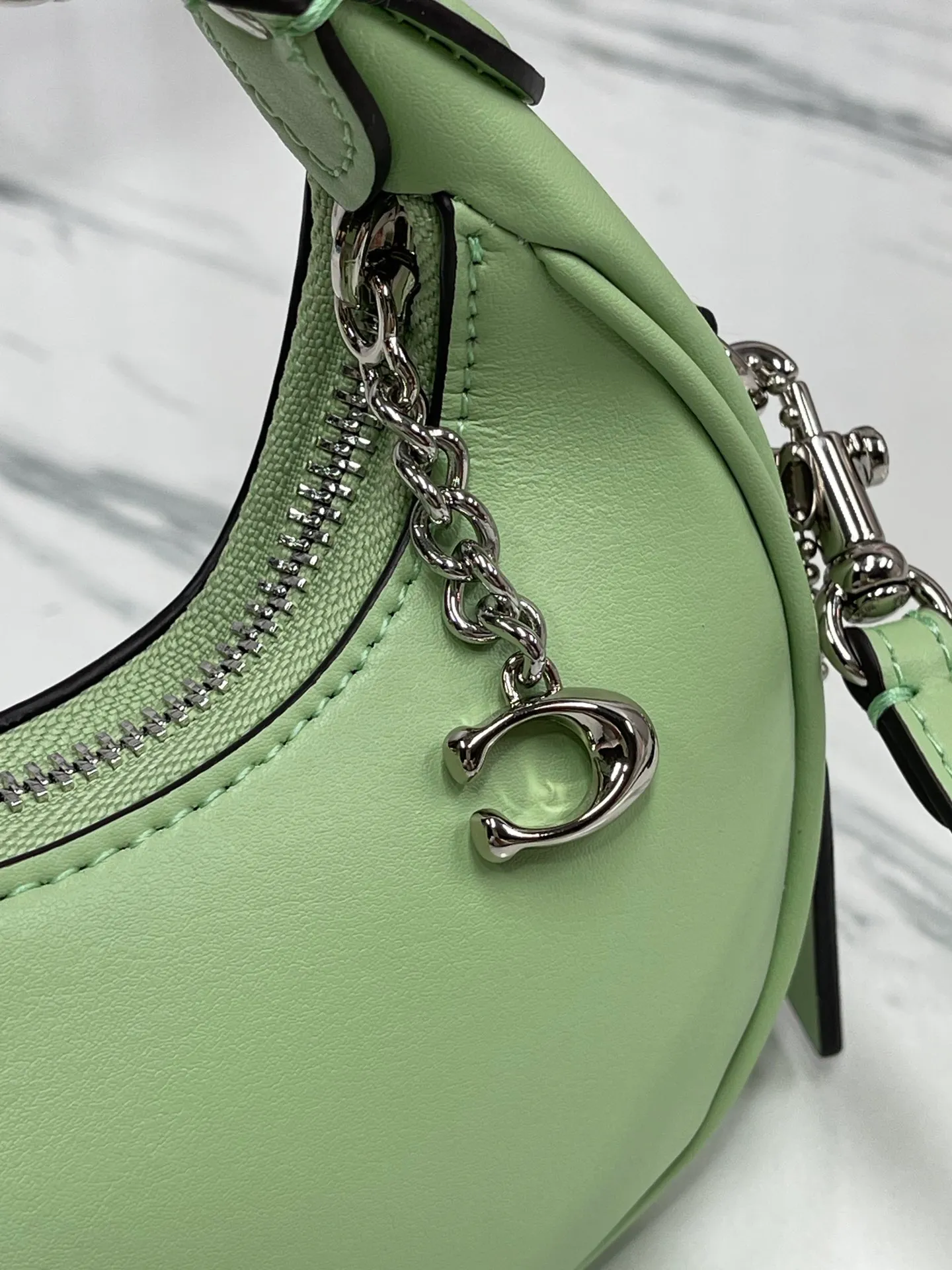 Batch 360💰Coach’s new women’s mini dumpling bag model: CR506 wrist bag, shoulder crossbody retro half-moon bag jonie armpit bag, size: 15*7*6