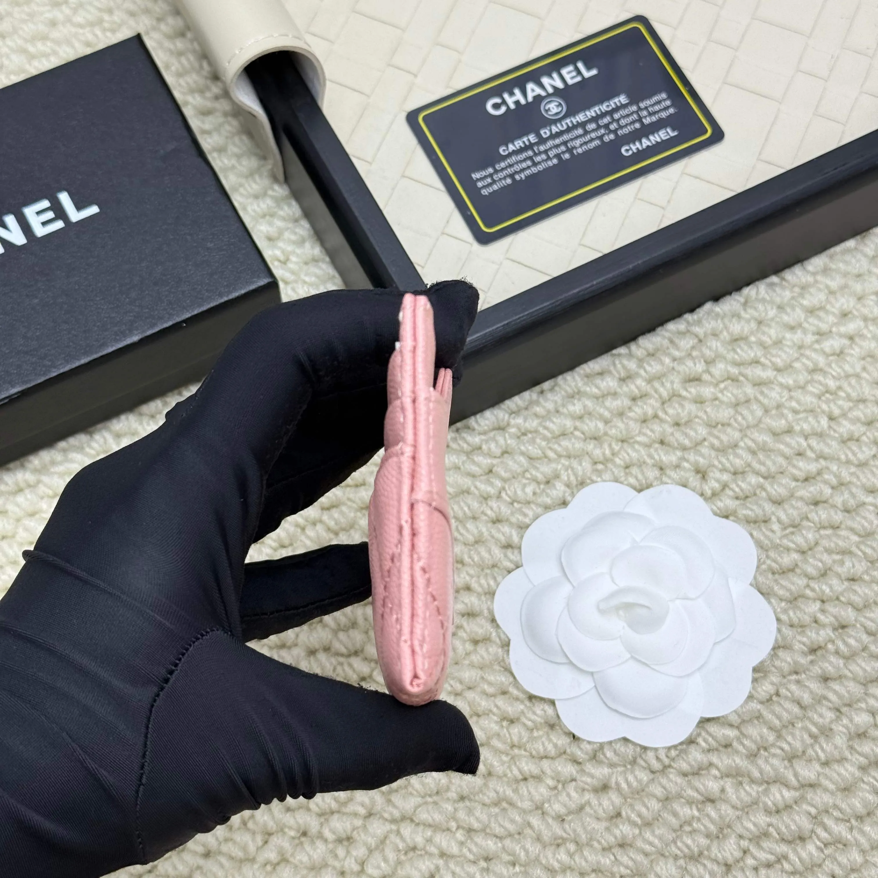 💰110 Chanel's new model, model: AP7776 31 card holder, sheepskin ball pattern. This new 31 card holder comes in several cute pink colors and can hold 6 or 7 cards no problem❣️ Size: 8*11