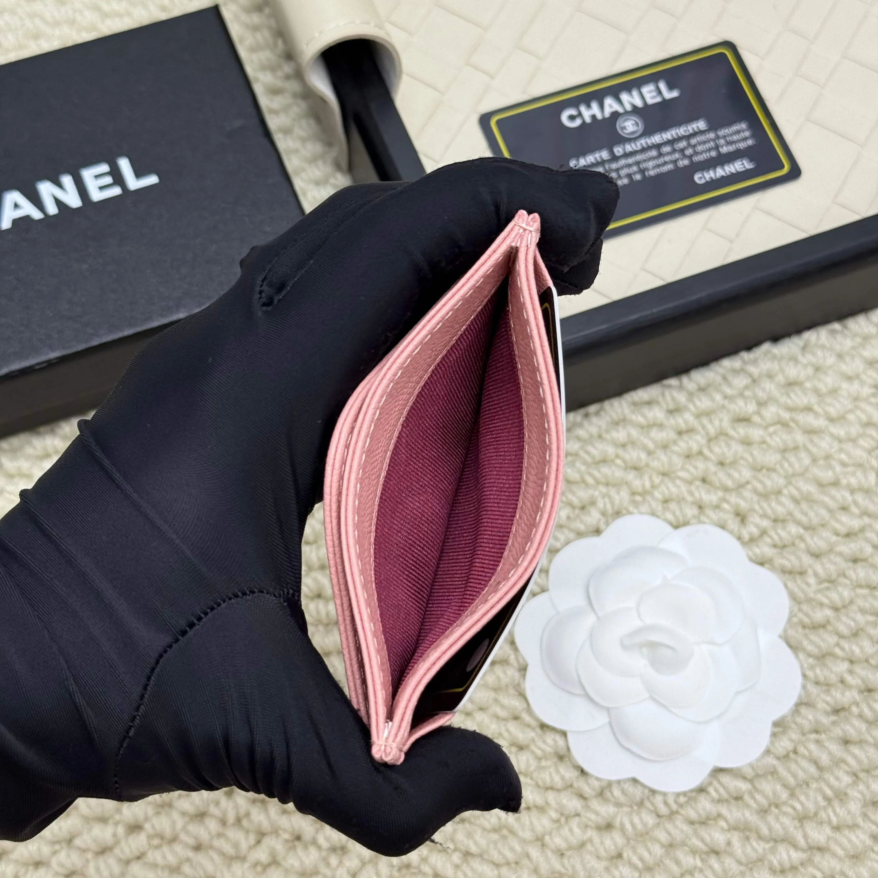💰110 Chanel's new model, model: AP7776 31 card holder, sheepskin ball pattern. This new 31 card holder comes in several cute pink colors and can hold 6 or 7 cards no problem❣️ Size: 8*11