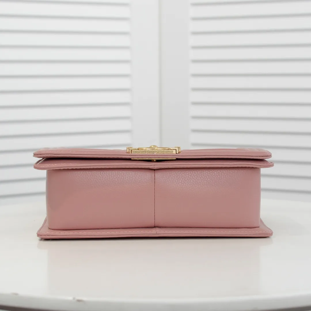 💰460￥ "Full leather inside and out with original hardware" Chanel👑 Using imported first-layer cowhide with lychee pattern [color] [lightning] thickened electroplated hardware accessories🌈The workmanship is comparable to the original order💪The bottom can be pinched and rebounded without trace, absolutely spot-on and real-life, fashionable and durable💪💪High-end quality, no pressure in and out of the drill cabinet💏, size 25*15*8cm Style number: 67086