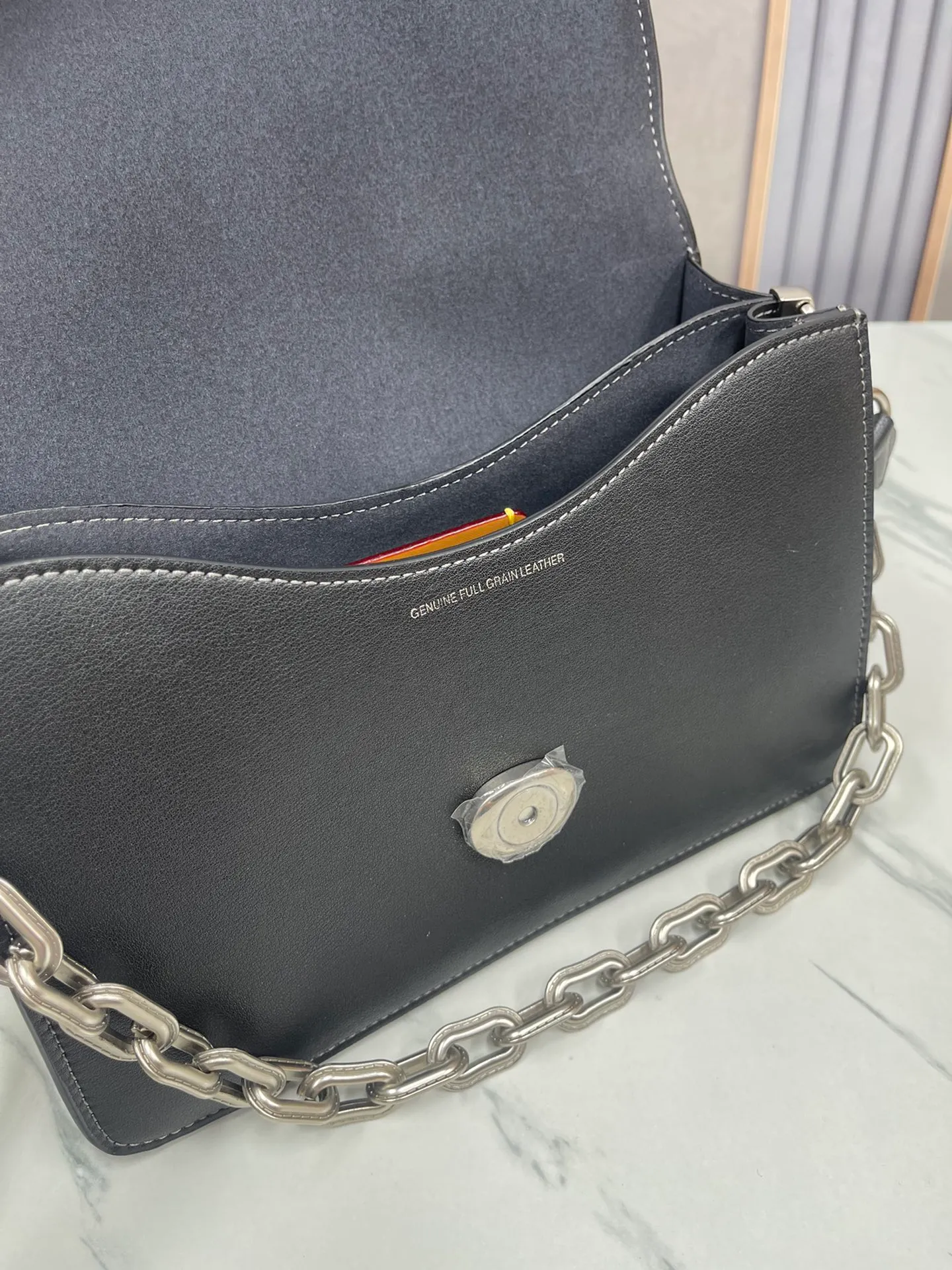 P500💰120 new product chaintabby model CAF5252 added internal compartment cover is soft and casual multi-layered super packaging super practical three shoulder straps and chains can create a variety of styles size 26:16.5*8.5