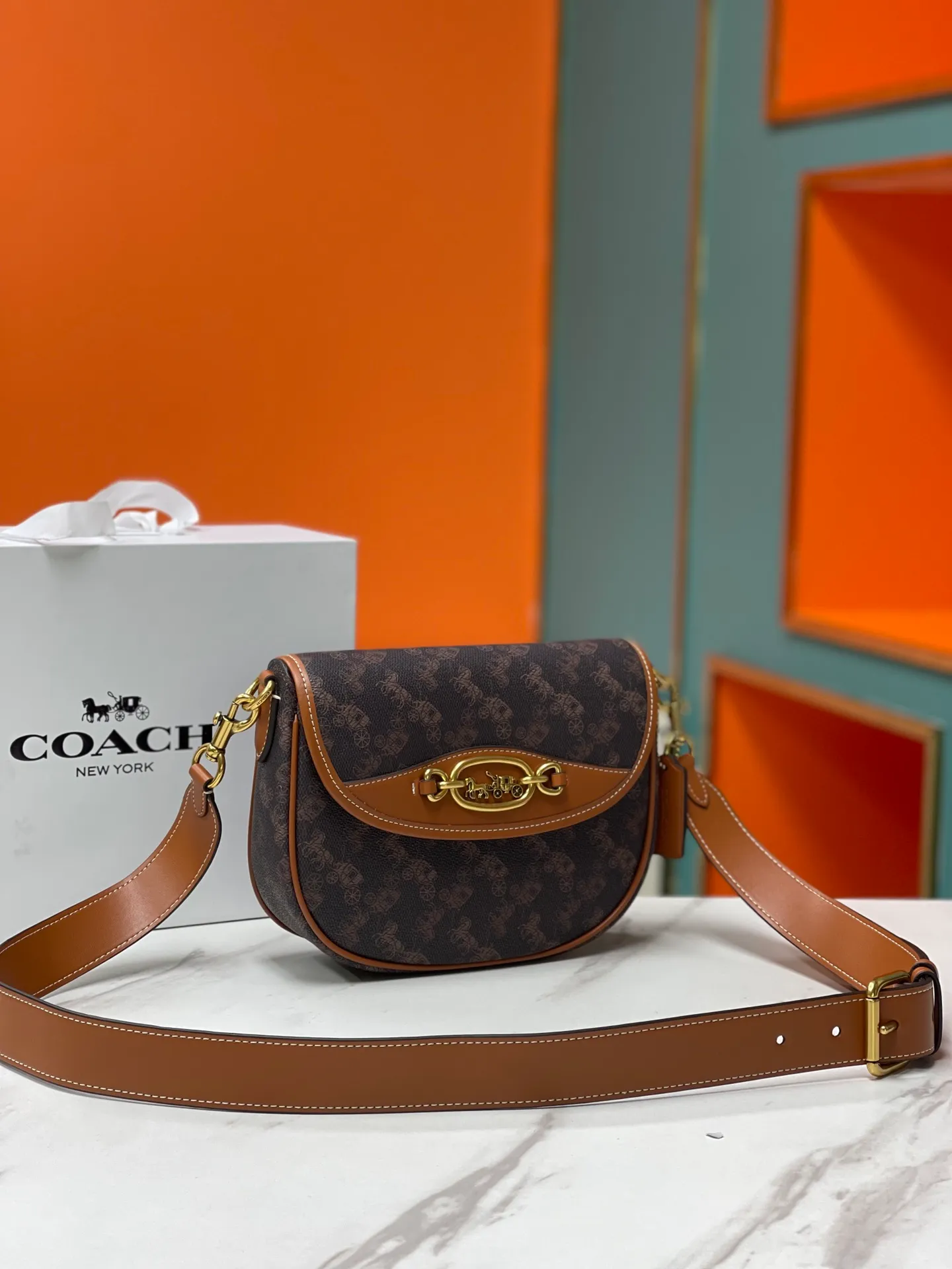 Batch 440💰 Coach’s new counter synchronization model CR512 HARLER shoulder crossbody bag saddle bag, minimalist and casual, casual and versatile item ~ 22x17.5x6cm