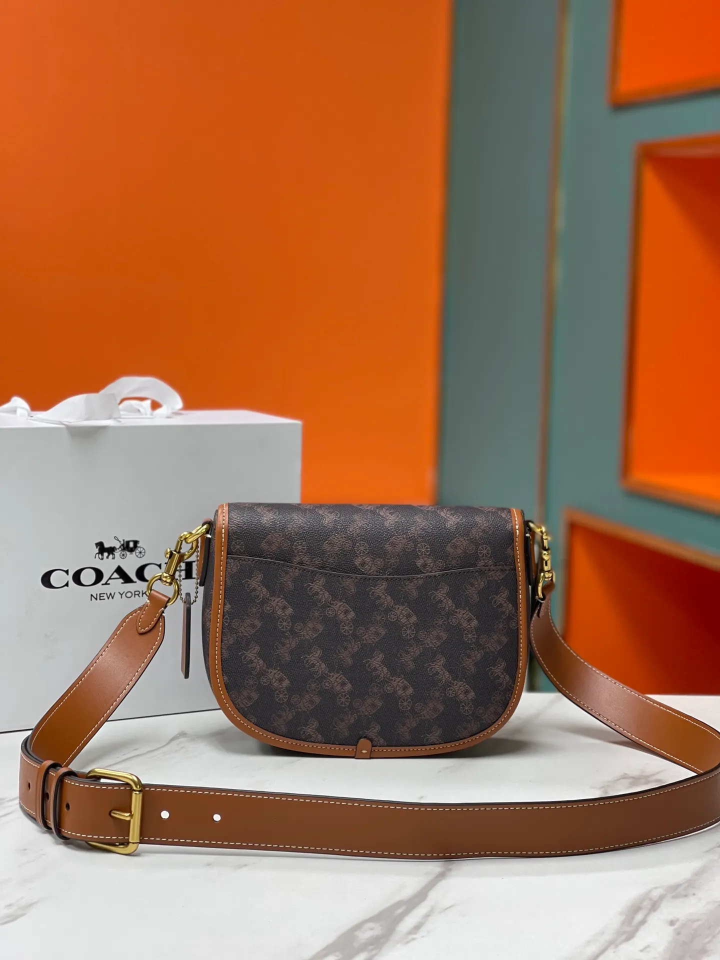 Batch 440💰 Coach’s new counter synchronization model CR512 HARLER shoulder crossbody bag saddle bag, minimalist and casual, casual and versatile item ~ 22x17.5x6cm