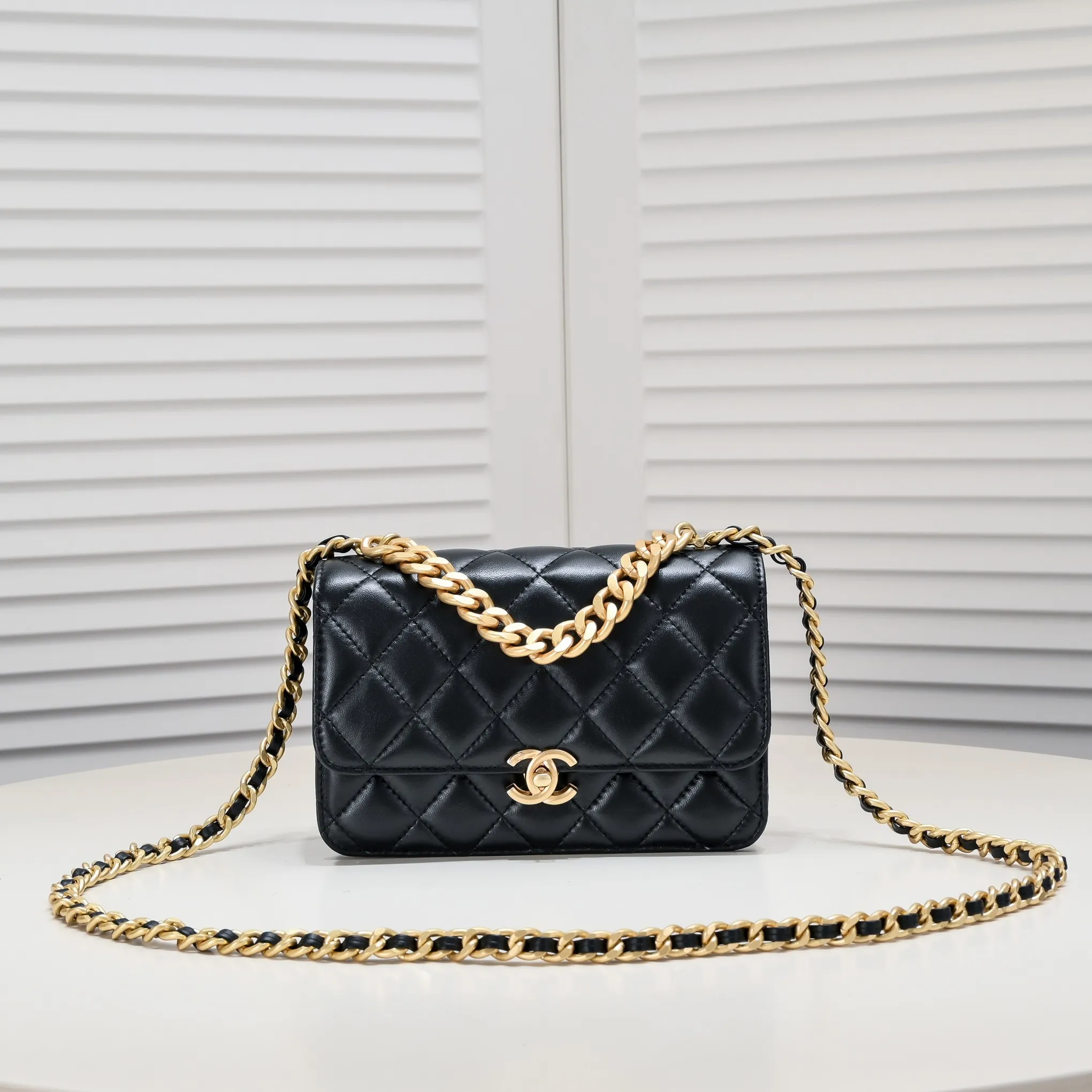 💰420￥Chanel should be like this⁠⁡‍⁡like⁠‍⁡⁢laid⁠⁠⁠lazy⁡casual⁠‍refined and harder, The skin⁢⁡⁢⁢quality‍⁢is also⁢brighter⁢‍‍⁠a little bit brighter on the side⁡⁡, and the side⁠⁢⁢⁢⁢more⁡⁢feels more like Leboy’s⁢⁢⁡feeling~ It is square, because the ⁢⁢⁡⁠⁡⁡ is stiffer than the ⁢⁢⁢⁢⁢harder⁡⁠⁡, so it is thicker and thicker than the seasonal model. ⁡‍The actual volume⁡quantity⁠is⁠about⁠⁢much⁡~the texture⁢‍‍‍⁢⁢⁡⁡is more⁠⁠‍like⁠⁠⁡enjoy⁠⁡the seasonal soft⁢⁠sheepskin🌟chain‍ Size: 23×14×8cm Style number: 9108