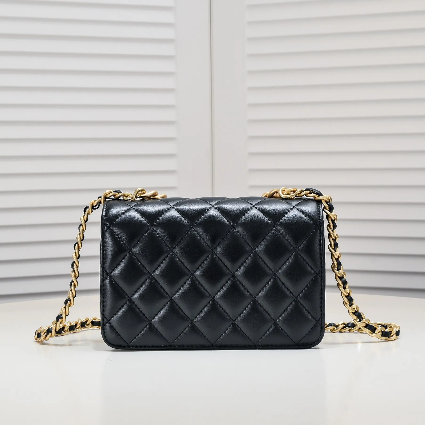💰420￥Chanel should be like this⁠⁡‍⁡like⁠‍⁡⁢laid⁠⁠⁠lazy⁡casual⁠‍refined and harder, The skin⁢⁡⁢⁢quality‍⁢is also⁢brighter⁢‍‍⁠a little bit brighter on the side⁡⁡, and the side⁠⁢⁢⁢⁢more⁡⁢feels more like Leboy’s⁢⁢⁡feeling~ It is square, because the ⁢⁢⁡⁠⁡⁡ is stiffer than the ⁢⁢⁢⁢⁢harder⁡⁠⁡, so it is thicker and thicker than the seasonal model. ⁡‍The actual volume⁡quantity⁠is⁠about⁠⁢much⁡~the texture⁢‍‍‍⁢⁢⁡⁡is more⁠⁠‍like⁠⁠⁡enjoy⁠⁡the seasonal soft⁢⁠sheepskin🌟chain‍ Size: 23×14×8cm Style number: 9108