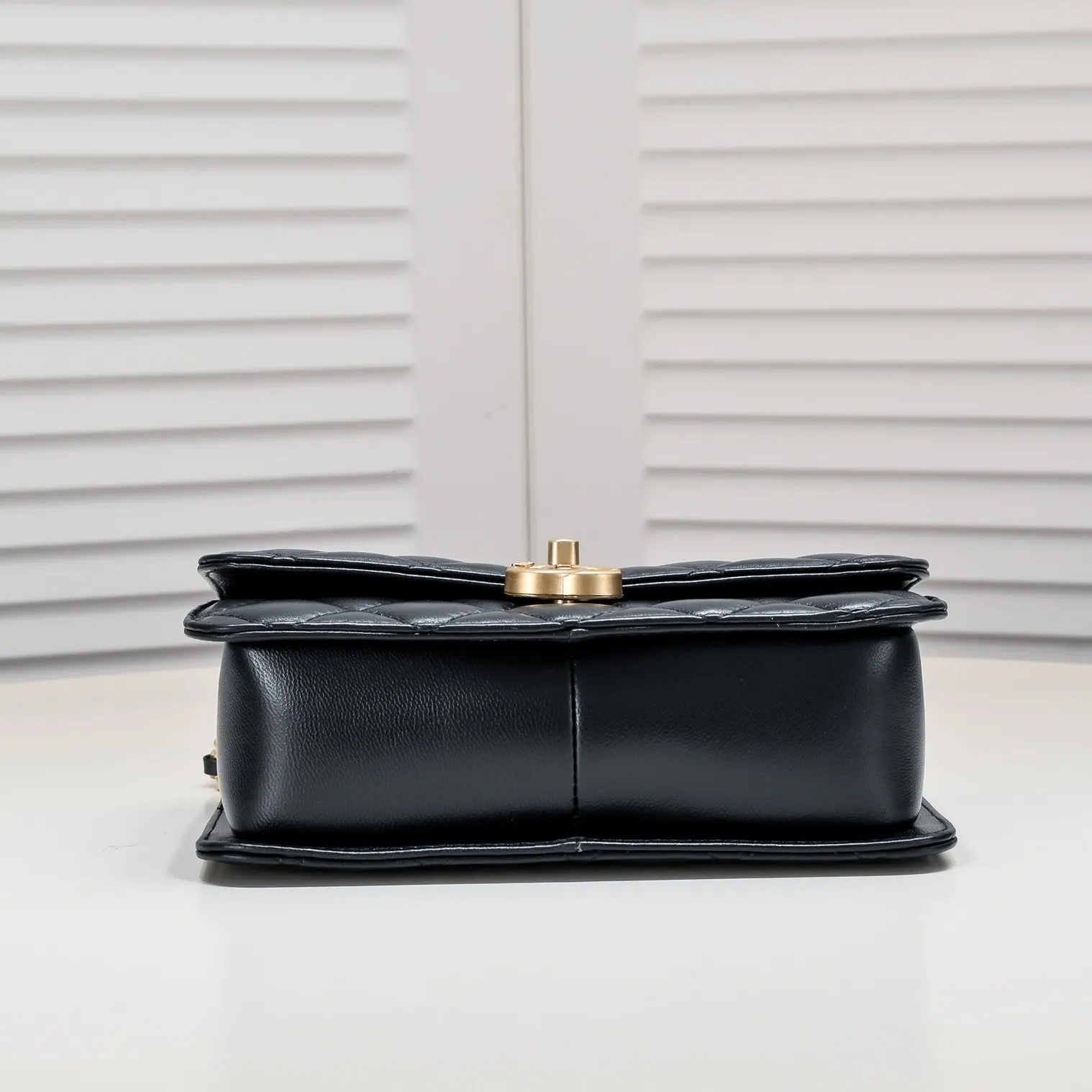 💰420￥Chanel should be like this⁠⁡‍⁡like⁠‍⁡⁢laid⁠⁠⁠lazy⁡casual⁠‍refined and harder, The skin⁢⁡⁢⁢quality‍⁢is also⁢brighter⁢‍‍⁠a little bit brighter on the side⁡⁡, and the side⁠⁢⁢⁢⁢more⁡⁢feels more like Leboy’s⁢⁢⁡feeling~ It is square, because the ⁢⁢⁡⁠⁡⁡ is stiffer than the ⁢⁢⁢⁢⁢harder⁡⁠⁡, so it is thicker and thicker than the seasonal model. ⁡‍The actual volume⁡quantity⁠is⁠about⁠⁢much⁡~the texture⁢‍‍‍⁢⁢⁡⁡is more⁠⁠‍like⁠⁠⁡enjoy⁠⁡the seasonal soft⁢⁠sheepskin🌟chain‍ Size: 23×14×8cm Style number: 9108