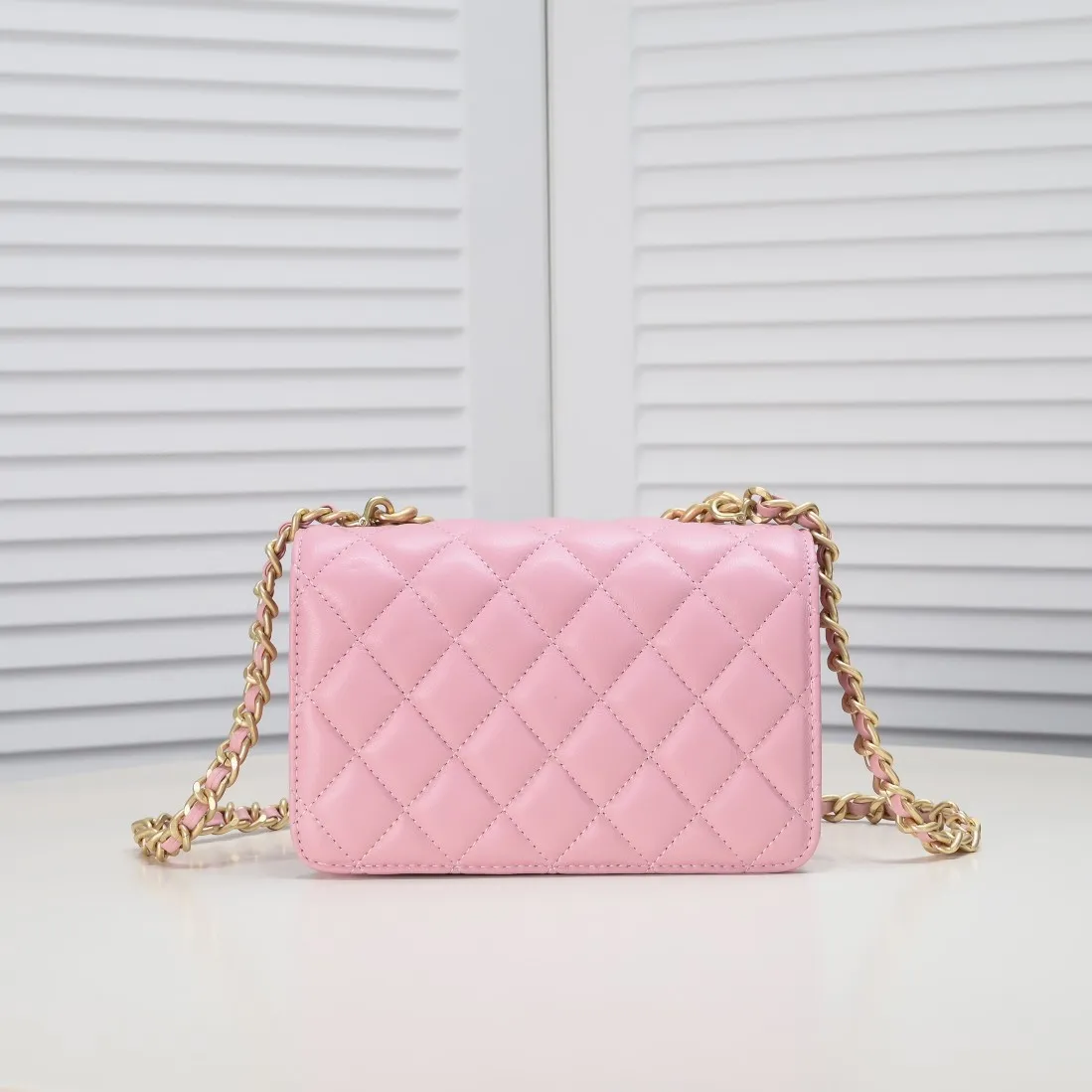 💰420￥Chanel should be like this⁠⁡‍⁡like⁠‍⁡⁢laid⁠⁠⁠lazy⁡casual⁠‍refined and harder, The skin⁢⁡⁢⁢quality‍⁢is also⁢brighter⁢‍‍⁠a little bit brighter on the side⁡⁡, and the side⁠⁢⁢⁢⁢more⁡⁢feels more like Leboy’s⁢⁢⁡feeling~ It is square, because the ⁢⁢⁡⁠⁡⁡ is stiffer than the ⁢⁢⁢⁢⁢harder⁡⁠⁡, so it is thicker and thicker than the seasonal model. ⁡‍The actual volume⁡quantity⁠is⁠about⁠⁢much⁡~the texture⁢‍‍‍⁢⁢⁡⁡is more⁠⁠‍like⁠⁠⁡enjoy⁠⁡the seasonal soft⁢⁠sheepskin🌟chain‍ Size: 23×14×8cm Style number: 9108