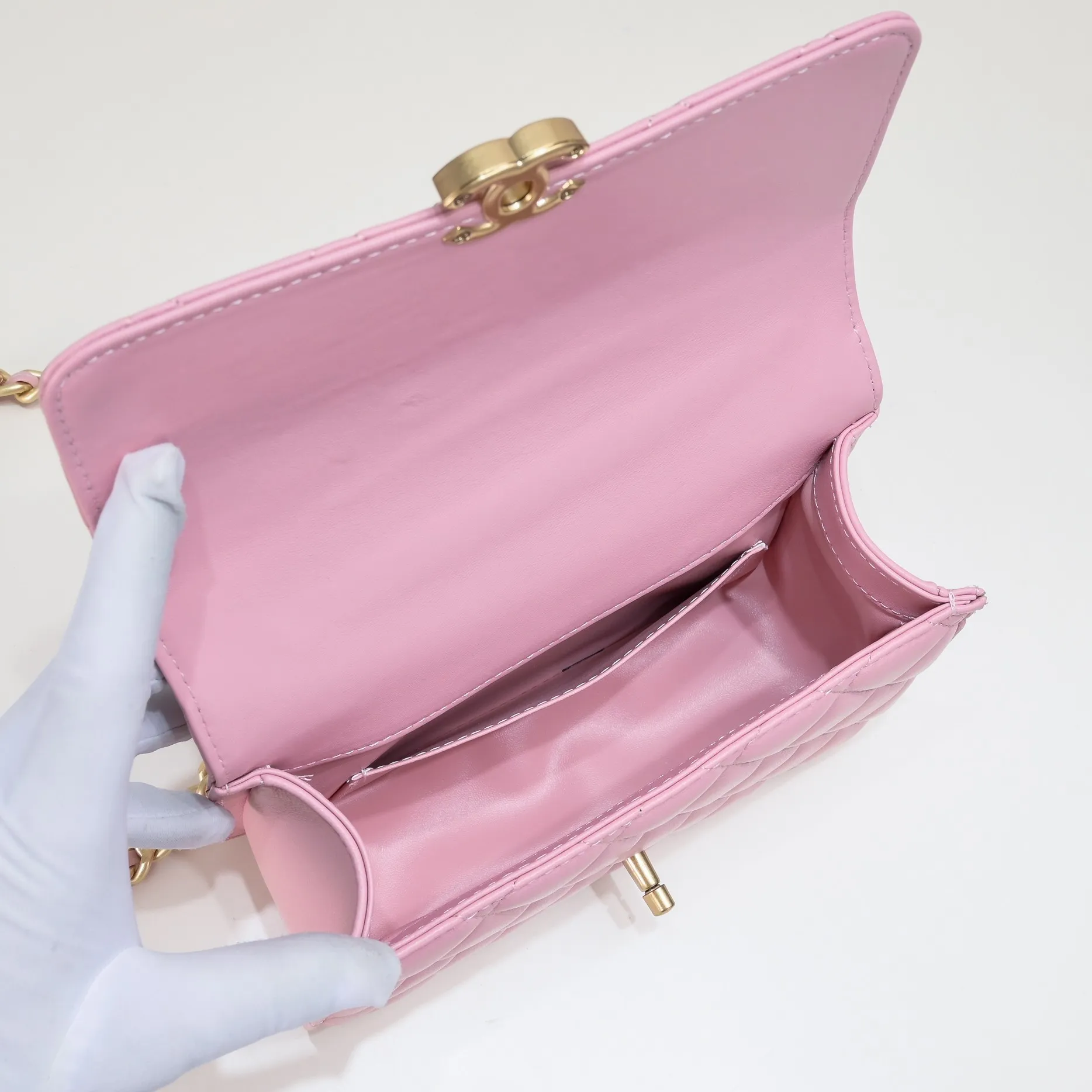 💰420￥Chanel should be like this⁠⁡‍⁡like⁠‍⁡⁢laid⁠⁠⁠lazy⁡casual⁠‍refined and harder, The skin⁢⁡⁢⁢quality‍⁢is also⁢brighter⁢‍‍⁠a little bit brighter on the side⁡⁡, and the side⁠⁢⁢⁢⁢more⁡⁢feels more like Leboy’s⁢⁢⁡feeling~ It is square, because the ⁢⁢⁡⁠⁡⁡ is stiffer than the ⁢⁢⁢⁢⁢harder⁡⁠⁡, so it is thicker and thicker than the seasonal model. ⁡‍The actual volume⁡quantity⁠is⁠about⁠⁢much⁡~the texture⁢‍‍‍⁢⁢⁡⁡is more⁠⁠‍like⁠⁠⁡enjoy⁠⁡the seasonal soft⁢⁠sheepskin🌟chain‍ Size: 23×14×8cm Style number: 9108